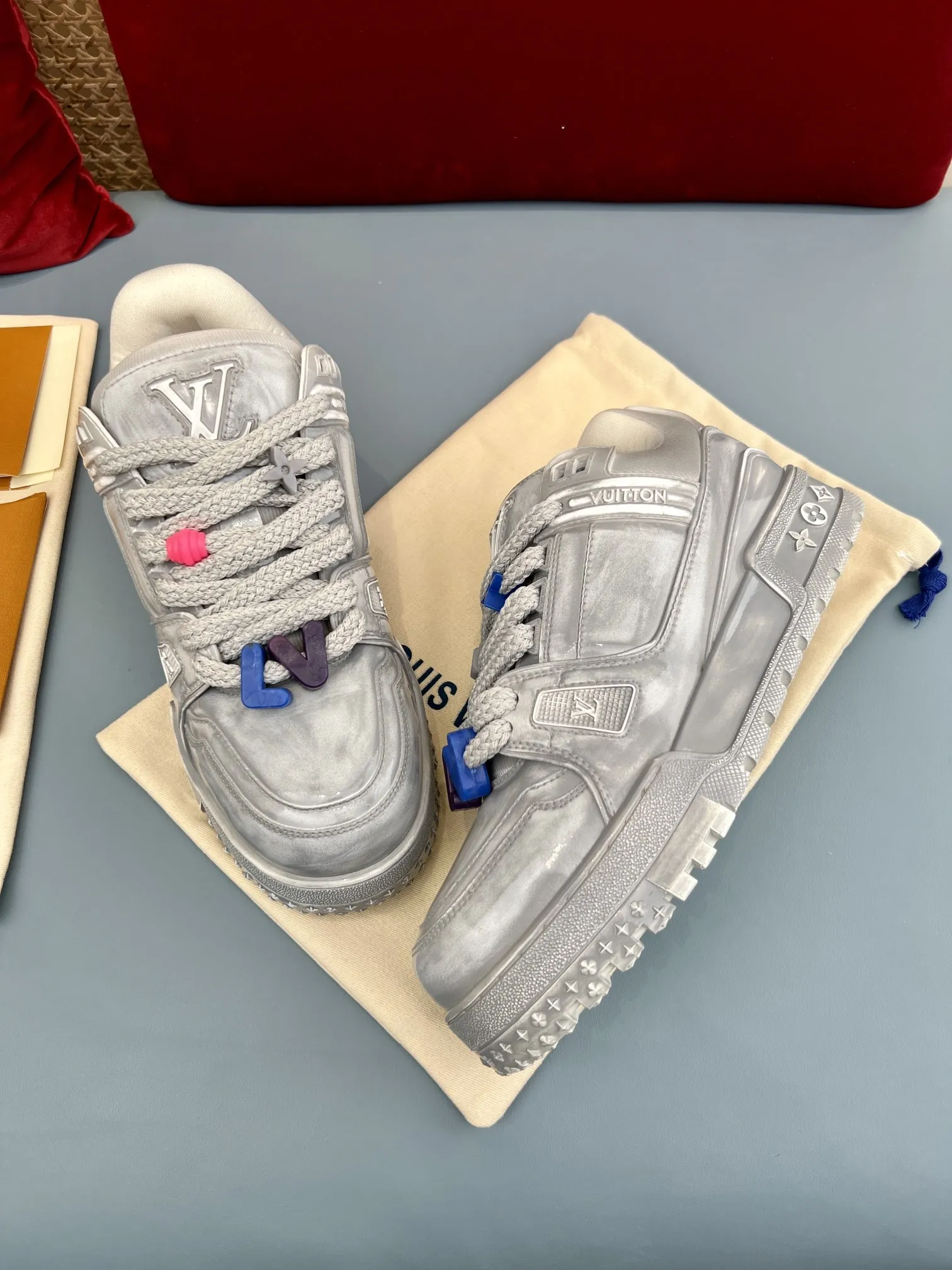 Louis Vuitton Trainer Gel Sneakers Silver – Replica LV Style Unique 302