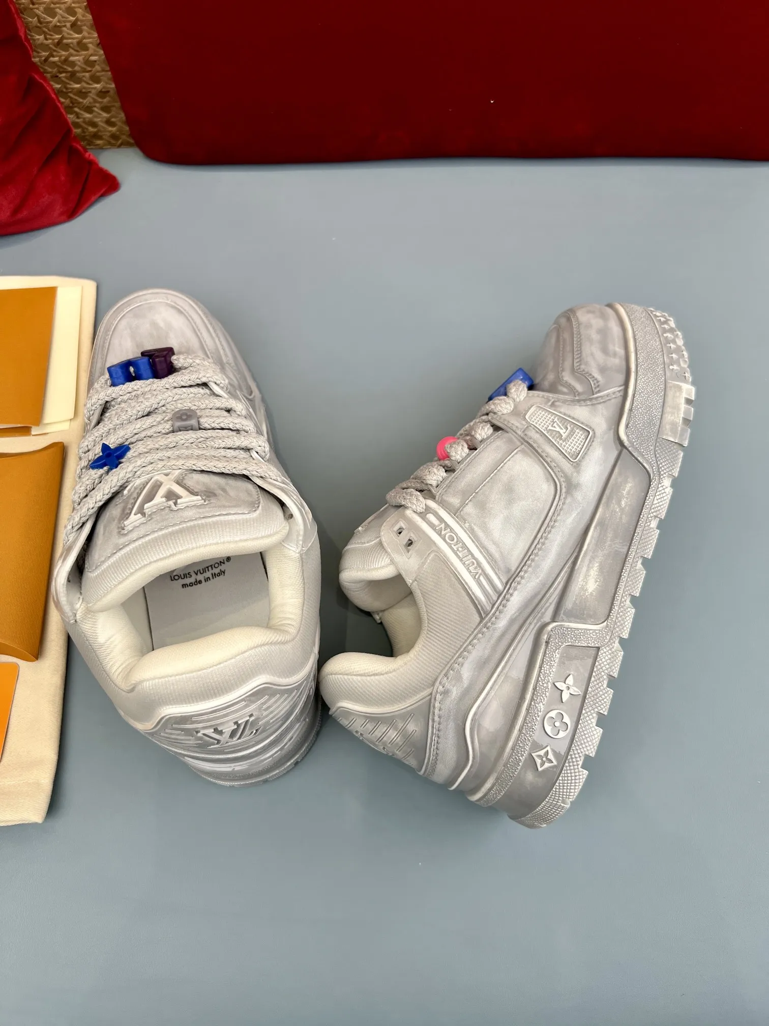 Louis Vuitton Trainer Gel Sneakers Silver – Replica LV Style Unique 302