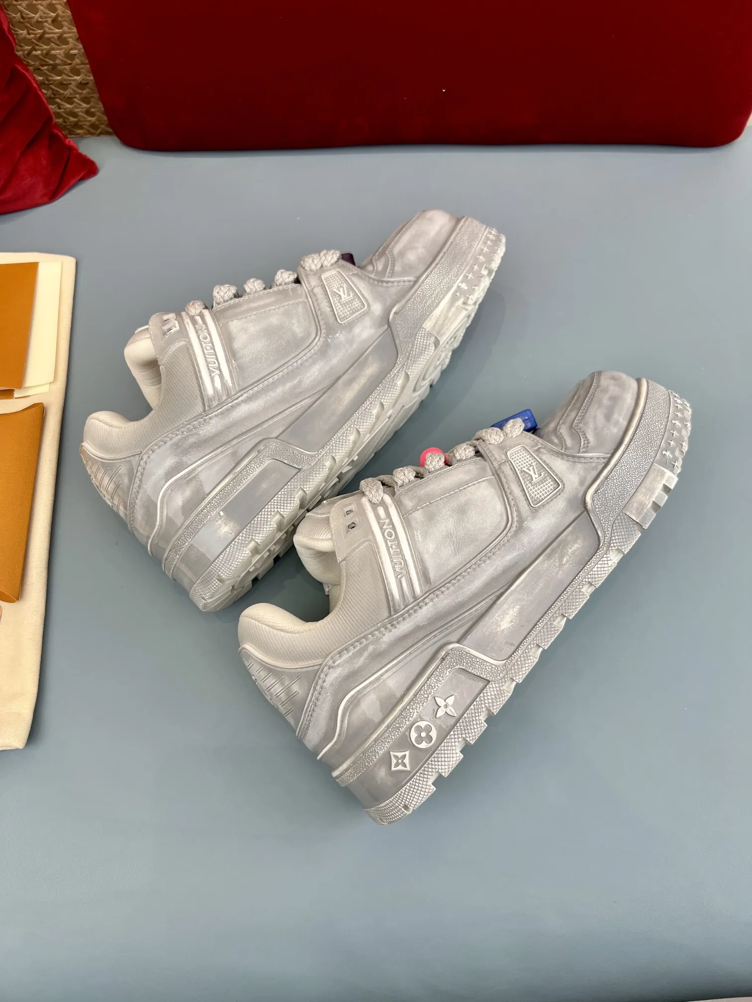 Louis Vuitton Trainer Gel Sneakers Silver – Replica LV Style Unique 302