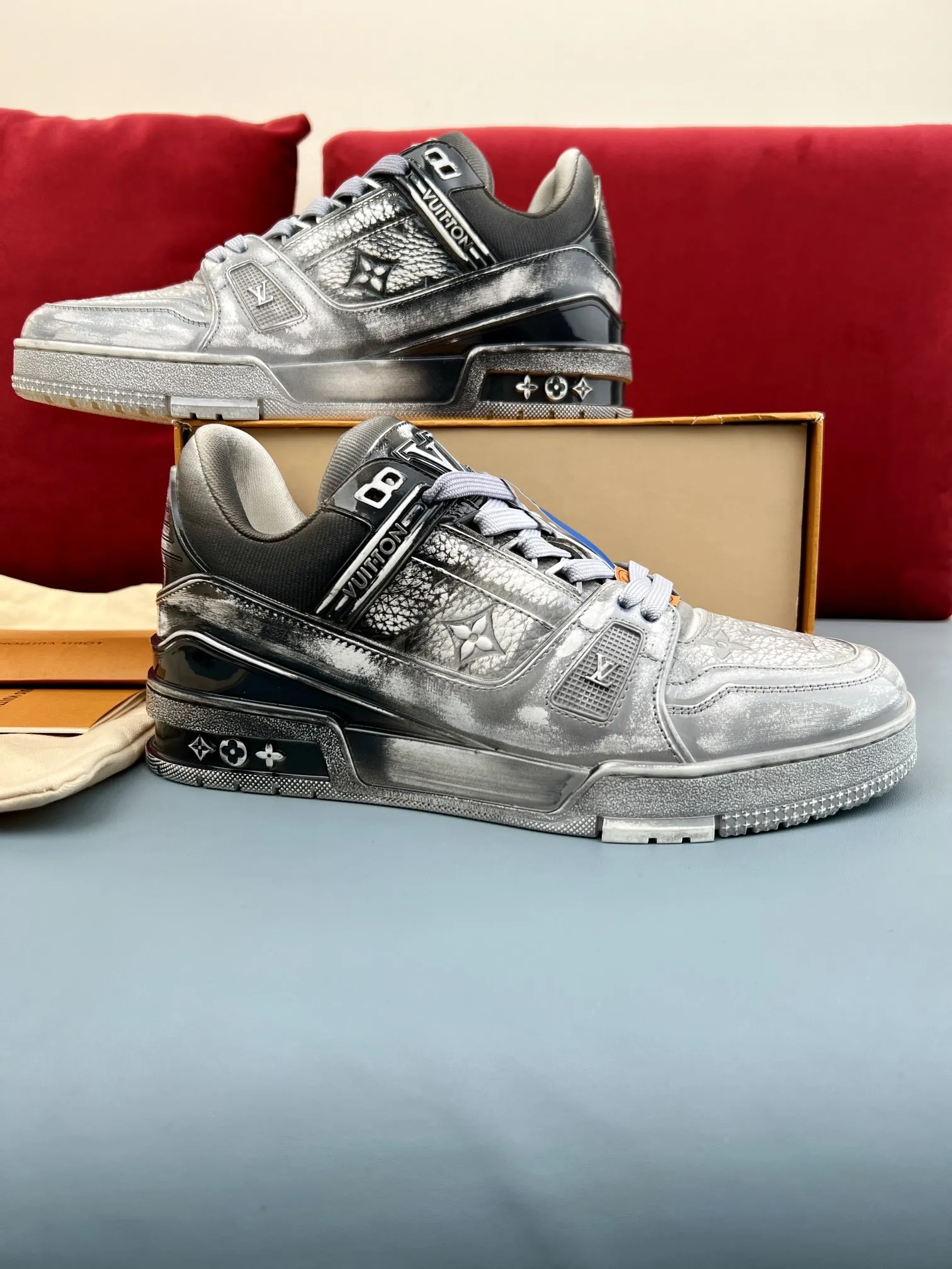 Louis Vuitton Trainer Gradient Sneaker Silver – Replica Shoes & Louis Vuitton Fake Collection Effortless 343