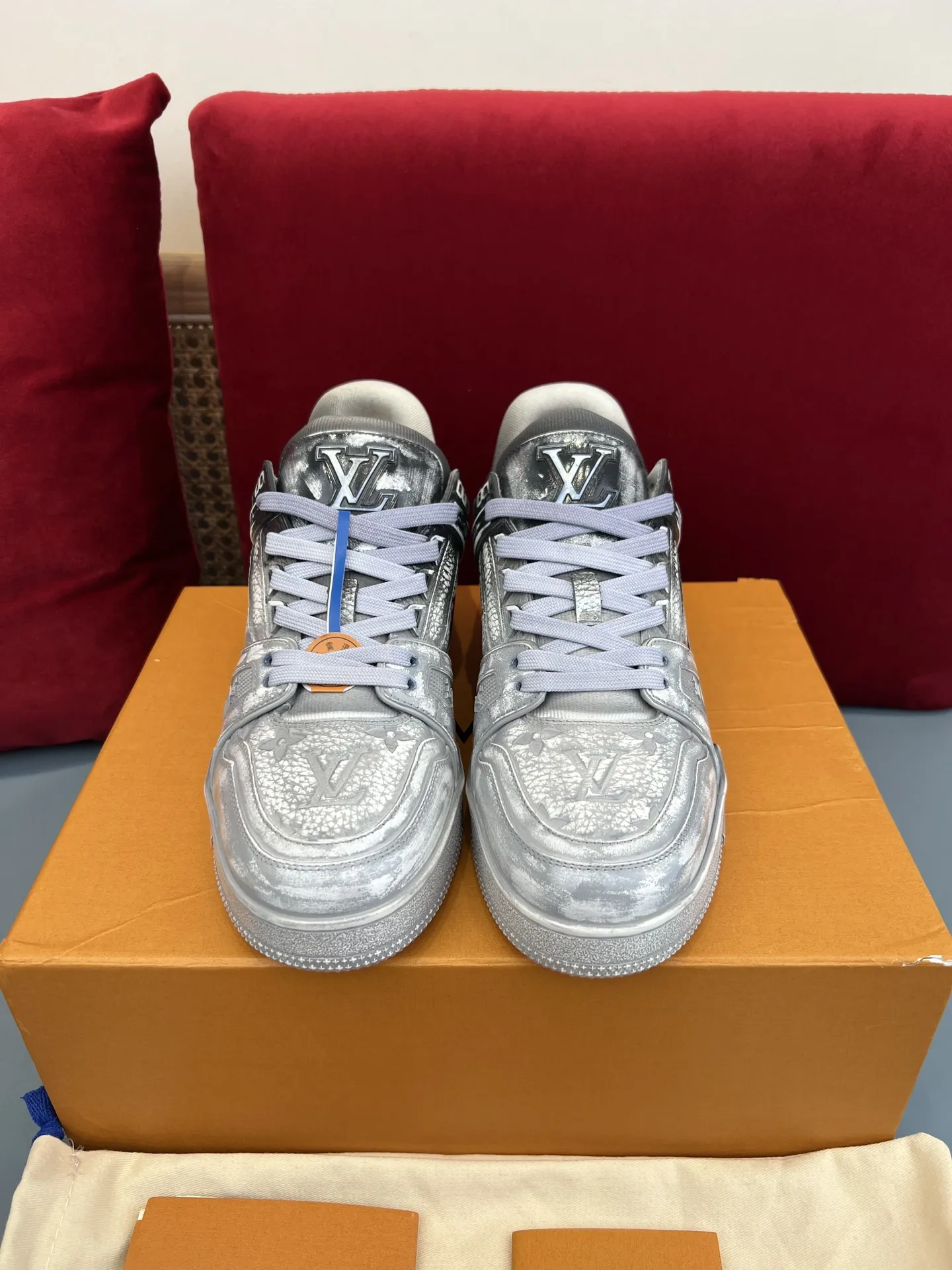 Louis Vuitton Trainer Gradient Sneaker Silver – Replica Shoes & Louis Vuitton Fake Collection Effortless 343