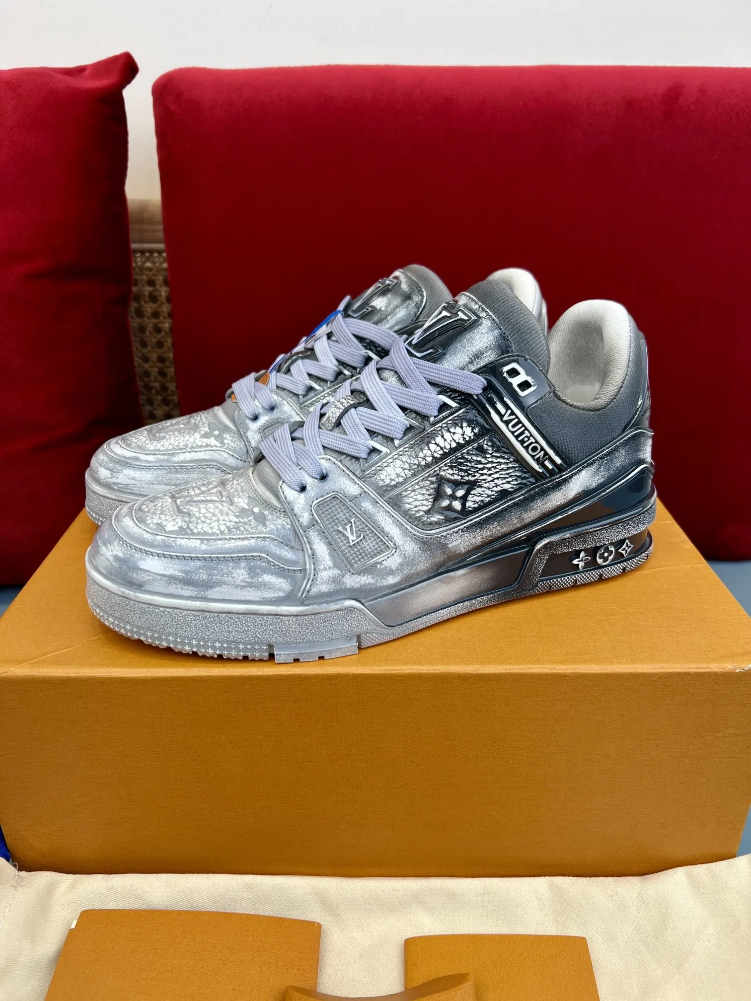 Louis Vuitton Trainer Gradient Sneaker Silver – Replica Shoes & Louis Vuitton Fake Collection Effortless 343