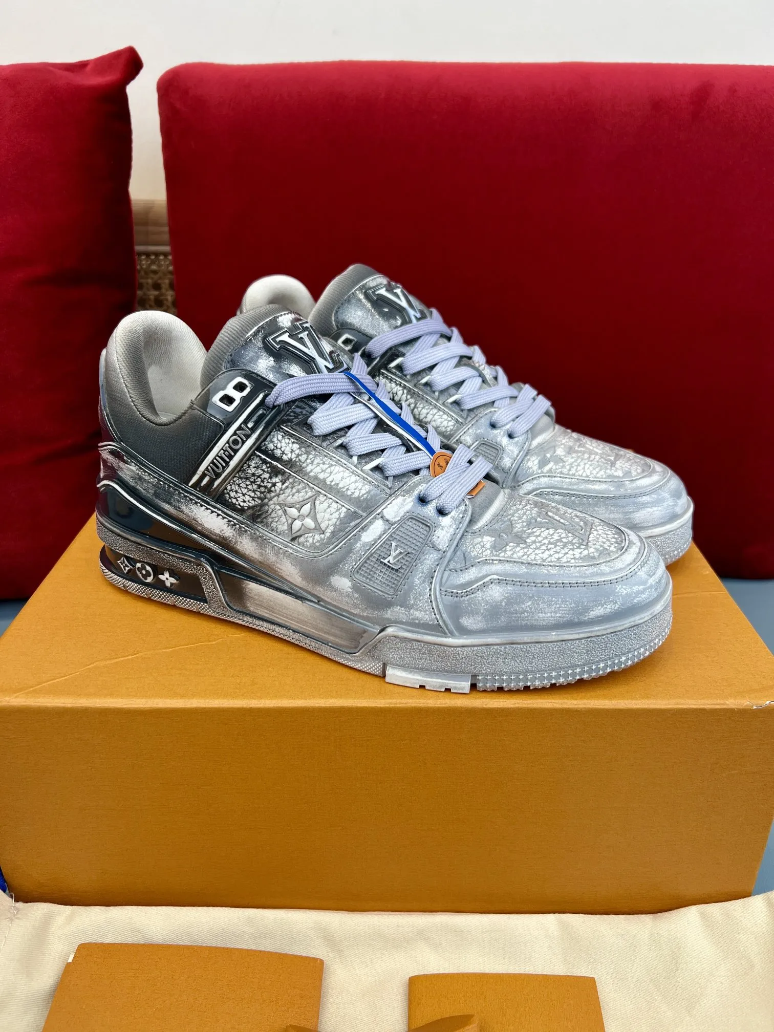 Louis Vuitton Trainer Gradient Sneaker Silver – Replica Shoes & Louis Vuitton Fake Collection Effortless 343