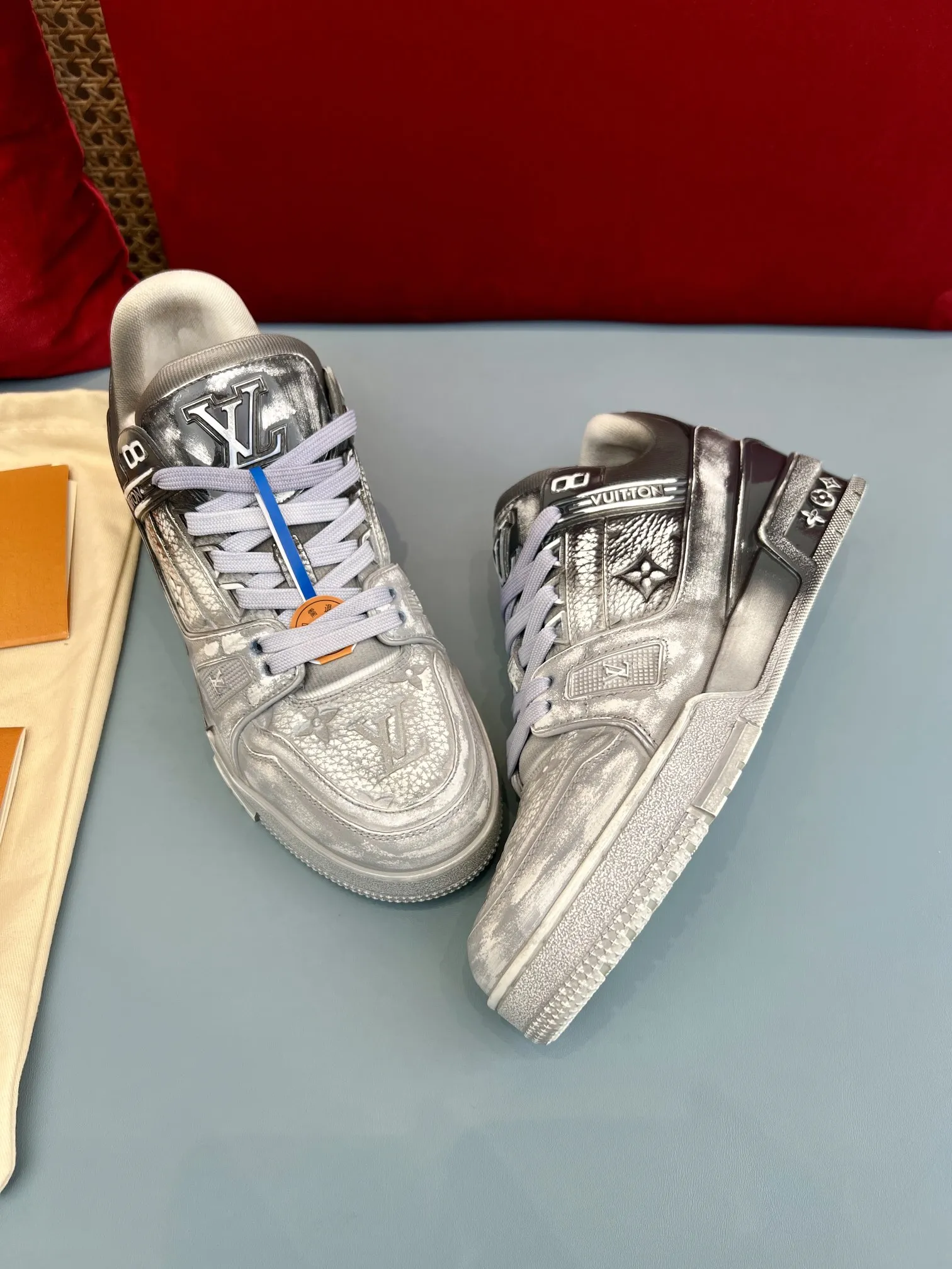 Louis Vuitton Trainer Gradient Sneaker Silver – Replica Shoes & Louis Vuitton Fake Collection Effortless 343