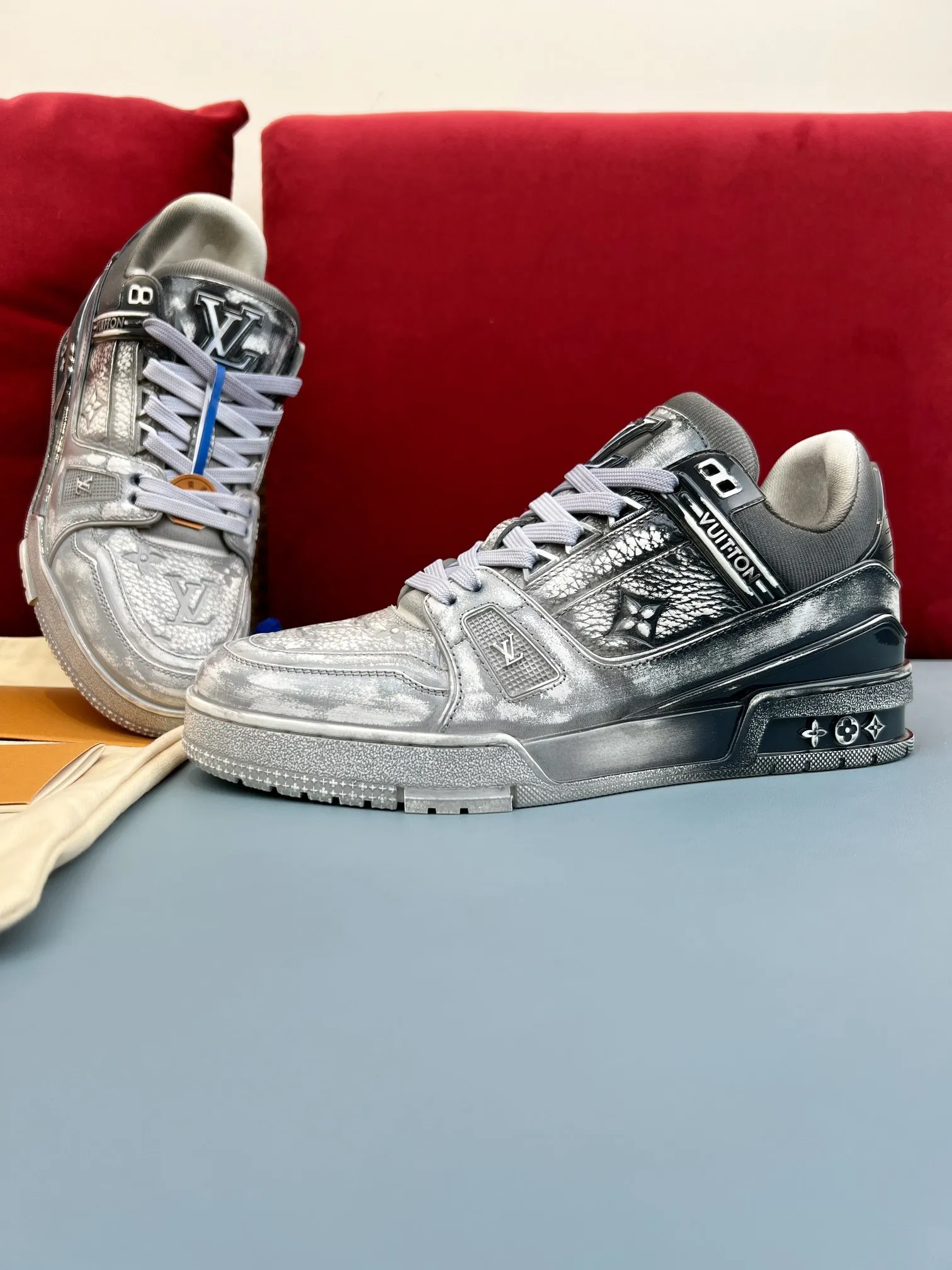 Louis Vuitton Trainer Gradient Sneaker Silver – Replica Shoes & Louis Vuitton Fake Collection Effortless 343