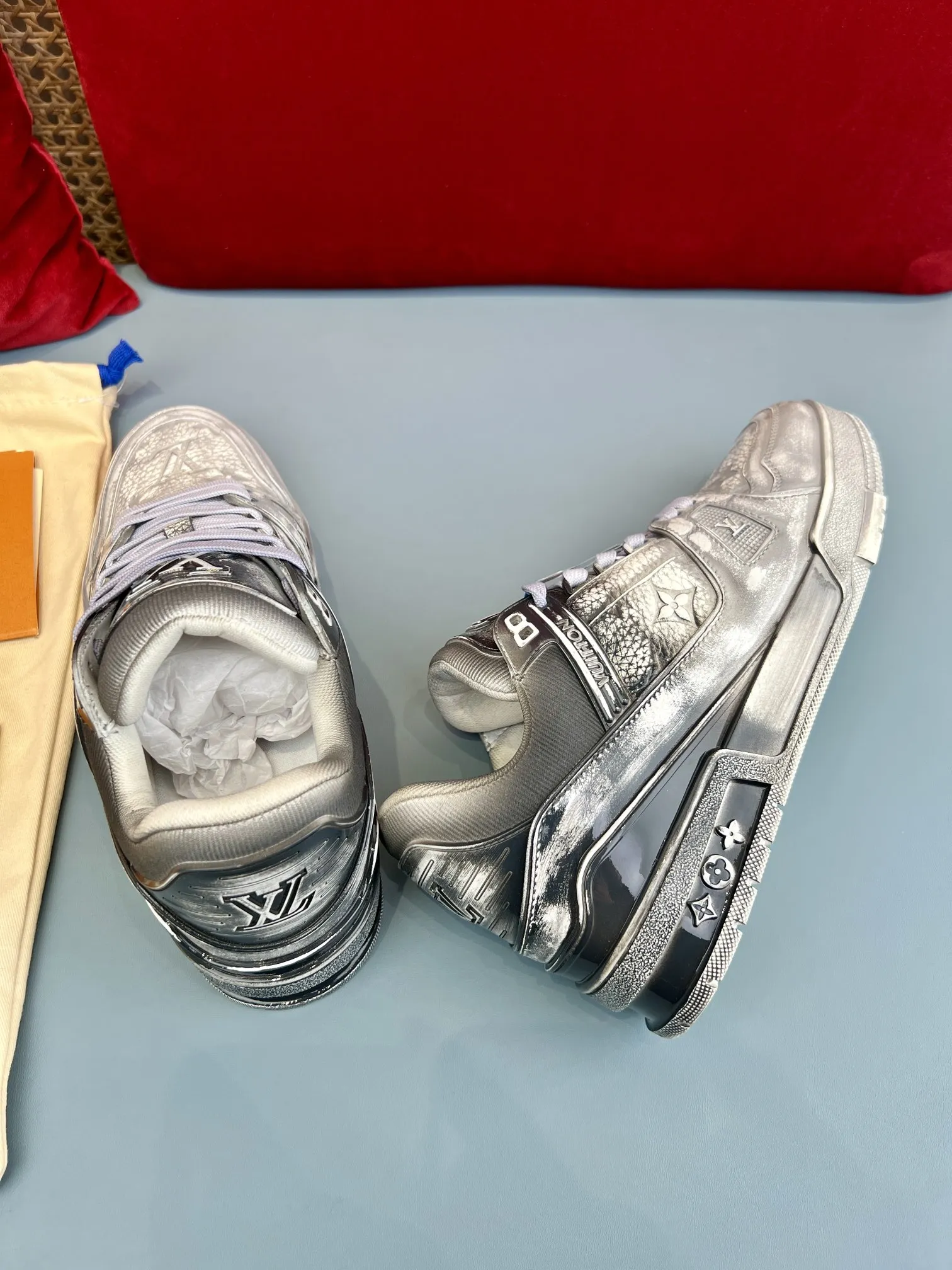 Louis Vuitton Trainer Gradient Sneaker Silver – Replica Shoes & Louis Vuitton Fake Collection Effortless 343