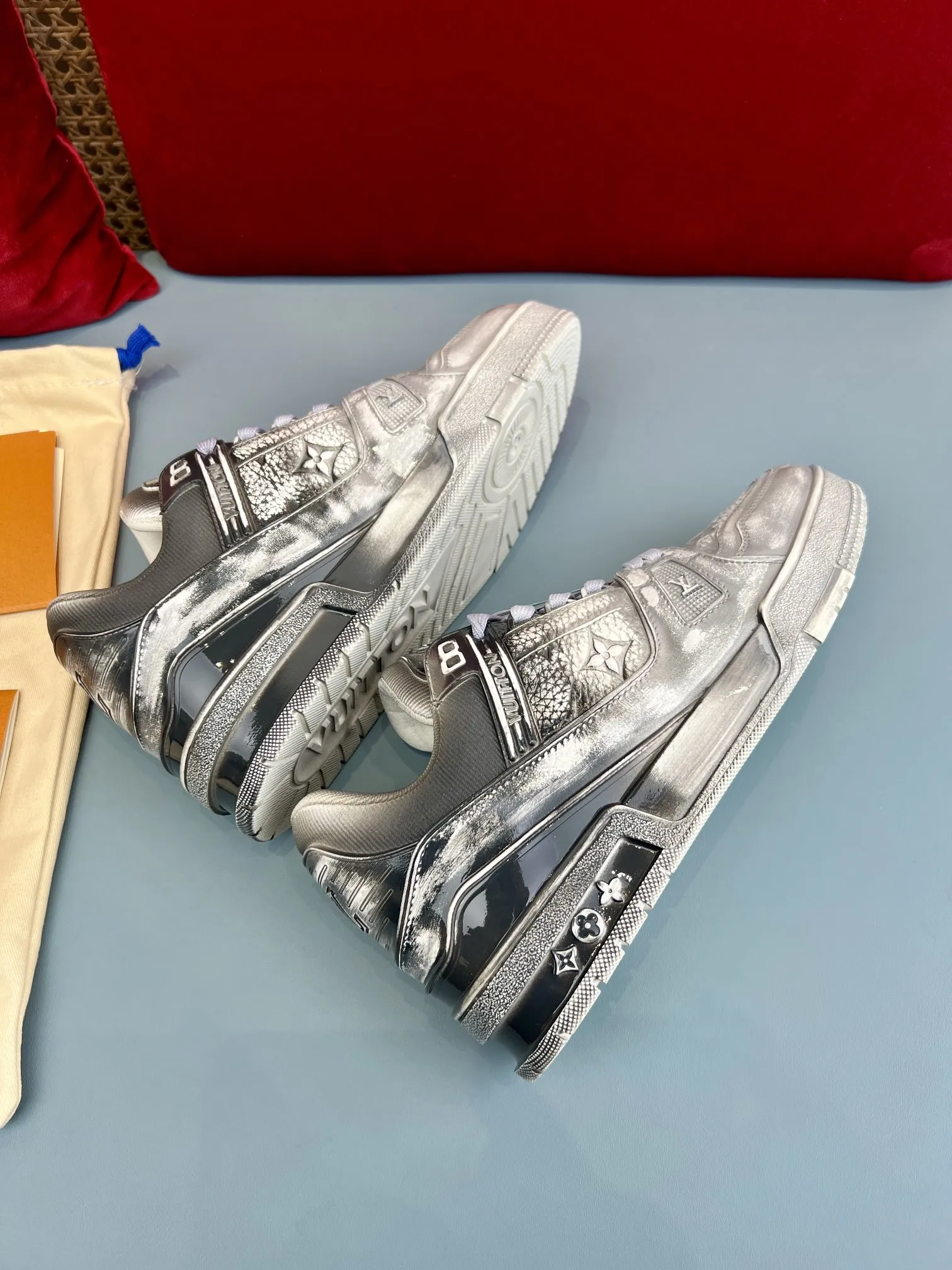 Louis Vuitton Trainer Gradient Sneaker Silver – Replica Shoes & Louis Vuitton Fake Collection Effortless 343
