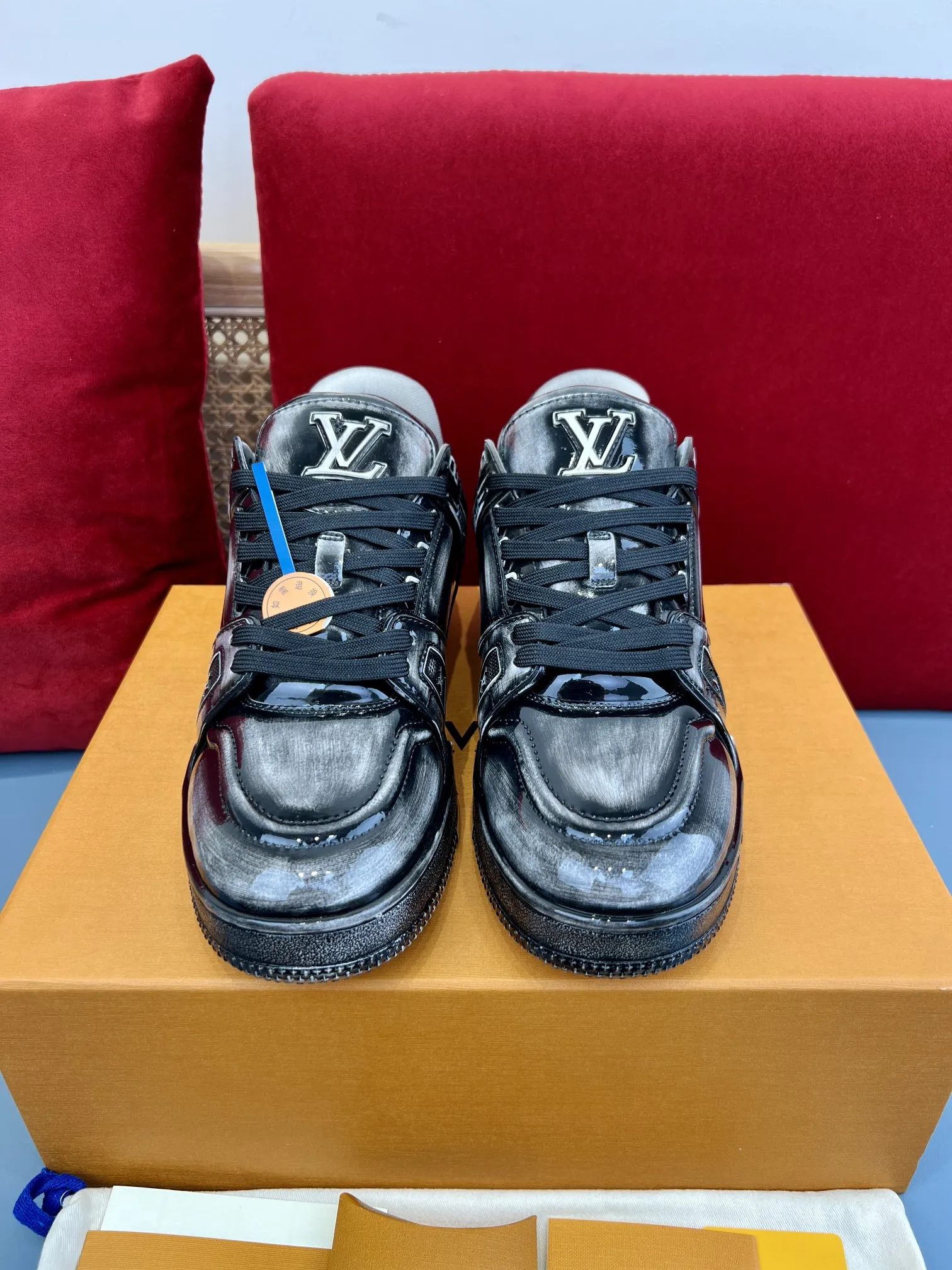 Louis Vuitton Trainer Gradient Sneakers Black – Replica Shoes & Louis Vuitton Fake RelaxedFit 329