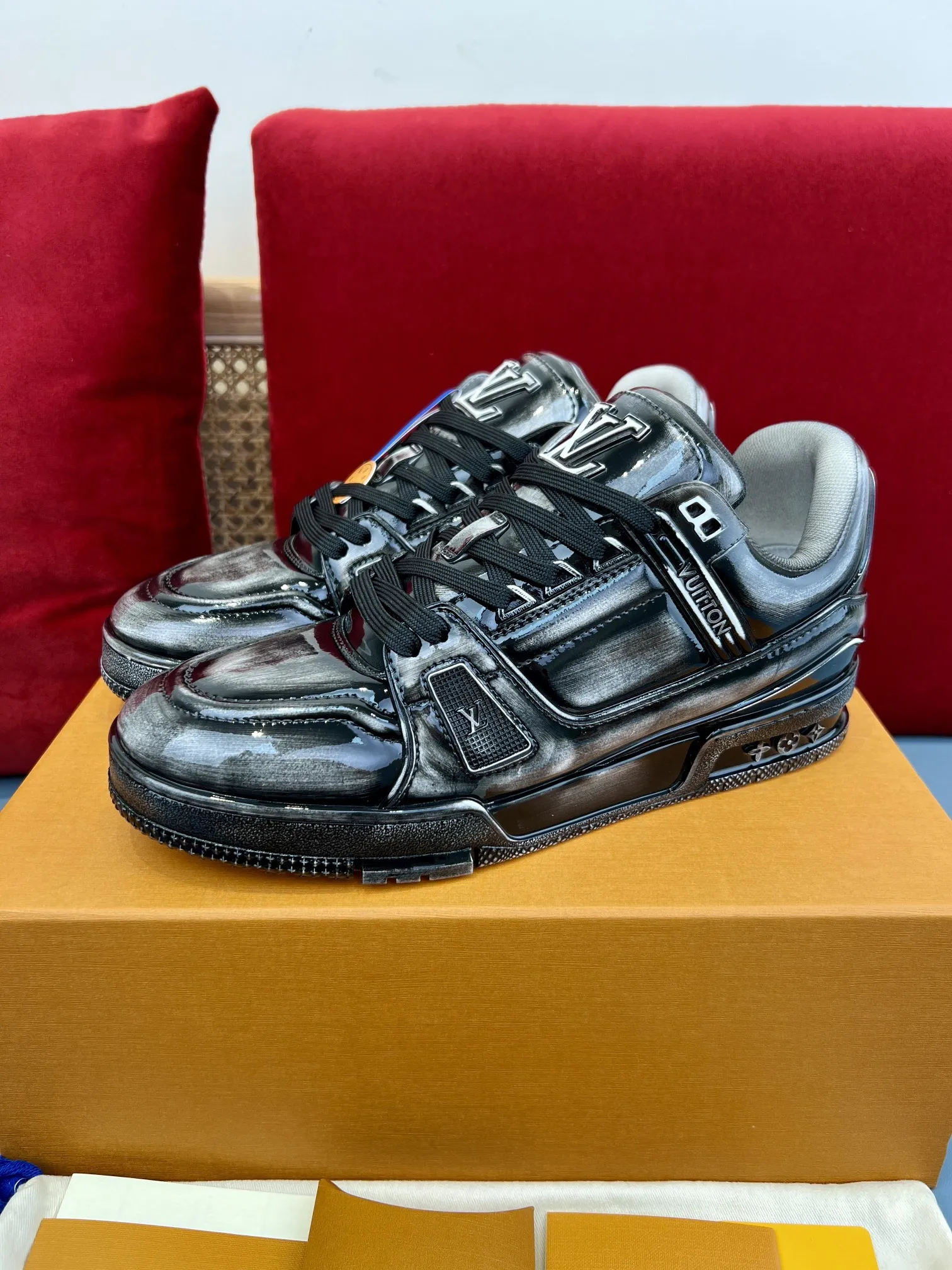 Louis Vuitton Trainer Gradient Sneakers Black – Replica Shoes & Louis Vuitton Fake RelaxedFit 329
