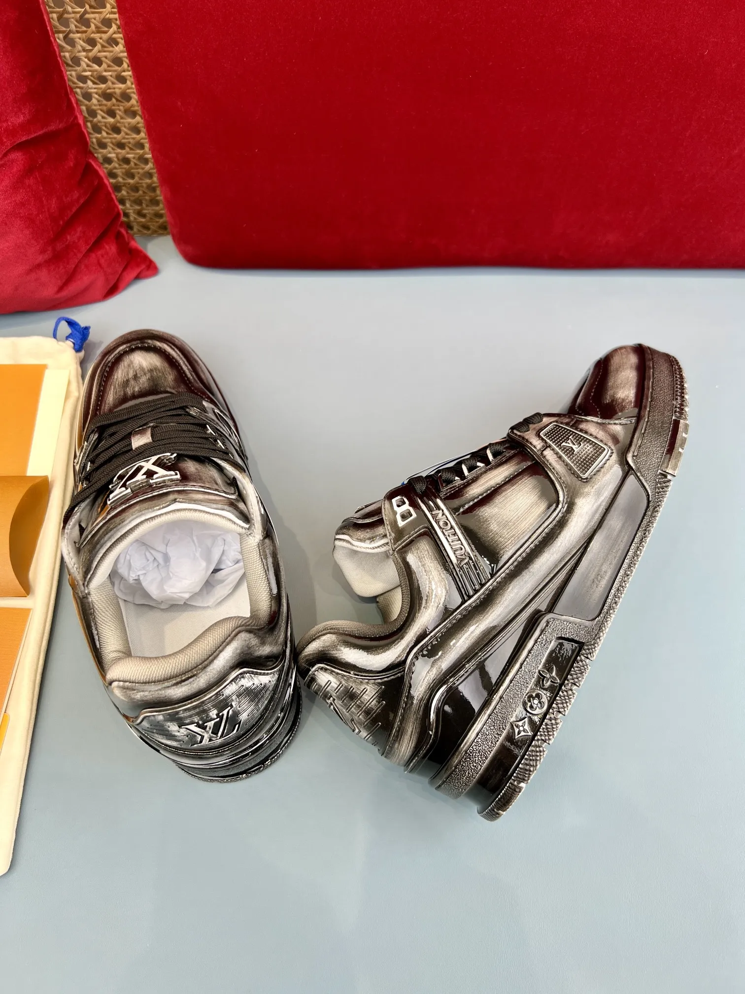 Louis Vuitton Trainer Gradient Sneakers Black – Replica Shoes & Louis Vuitton Fake RelaxedFit 329