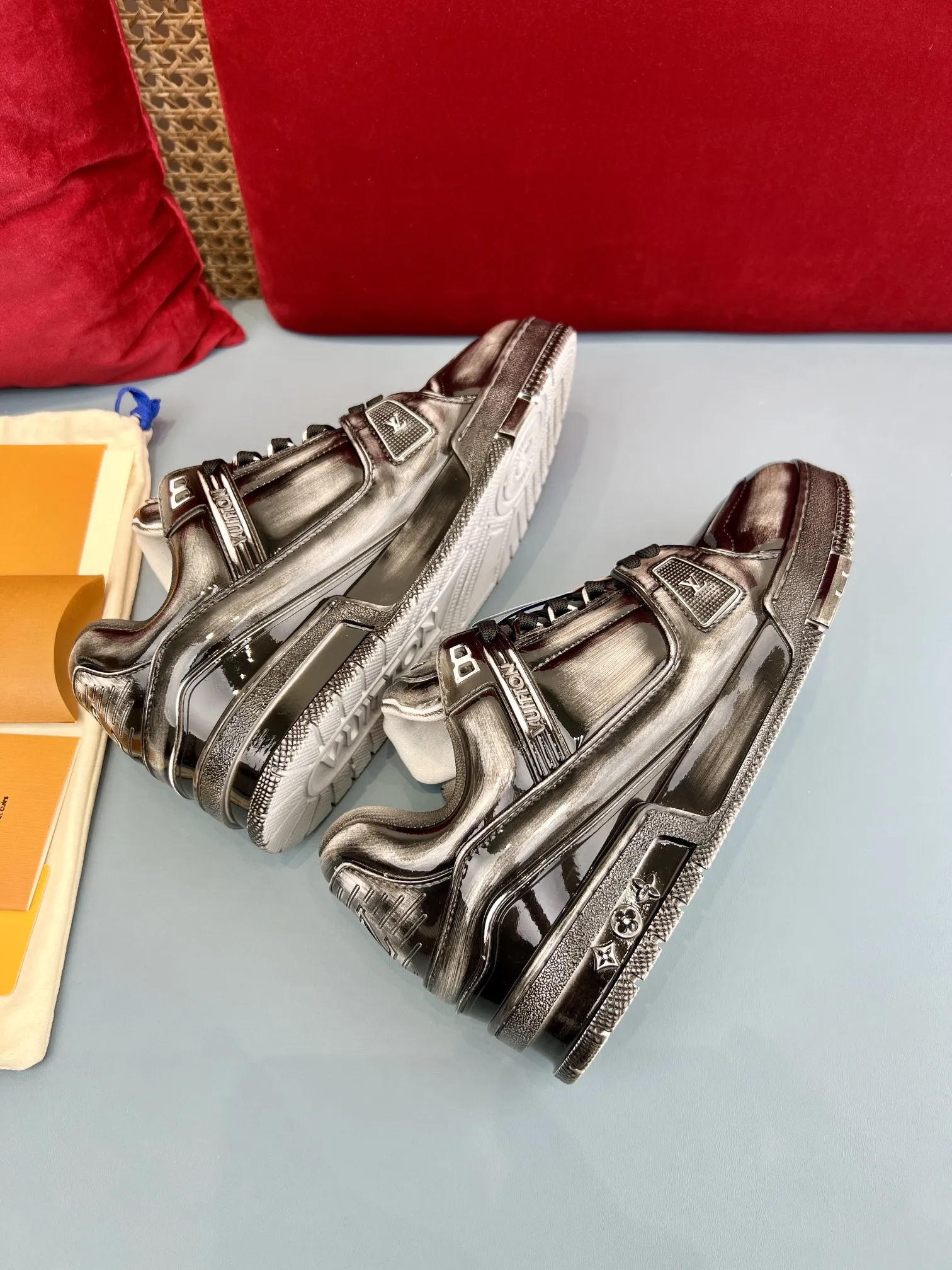 Louis Vuitton Trainer Gradient Sneakers Black – Replica Shoes & Louis Vuitton Fake RelaxedFit 329