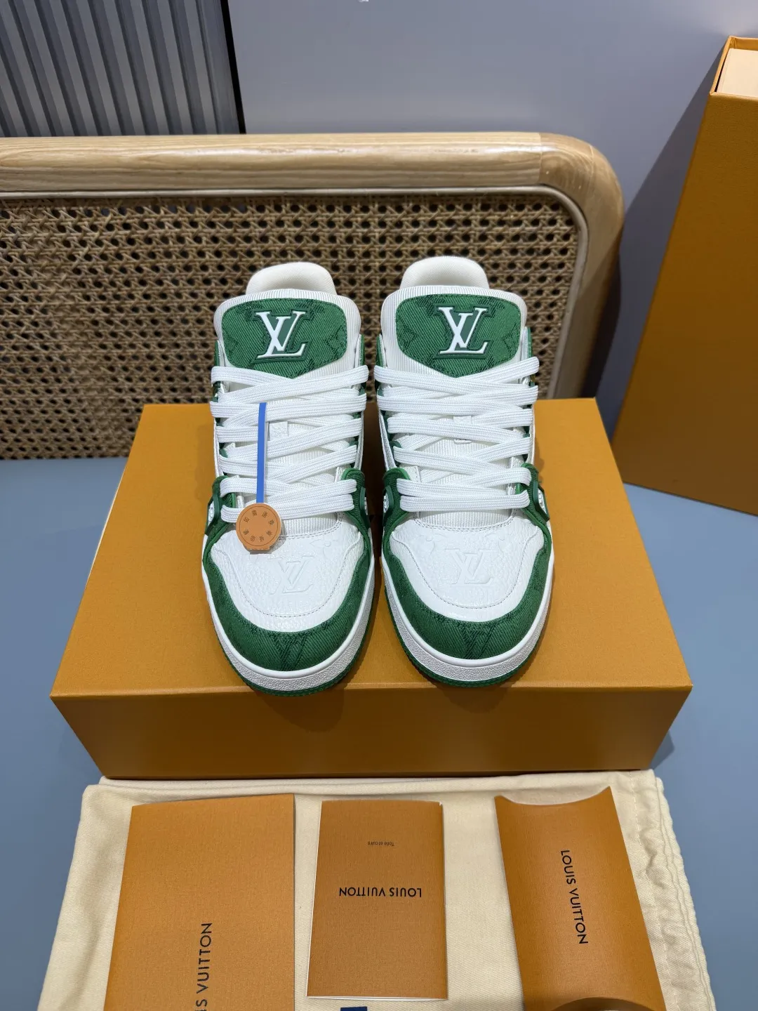 Trendsetting Louis Vuitton Trainer Green Leather Sneakers –  Replica Shoes & Louis Vuitton Fake 397