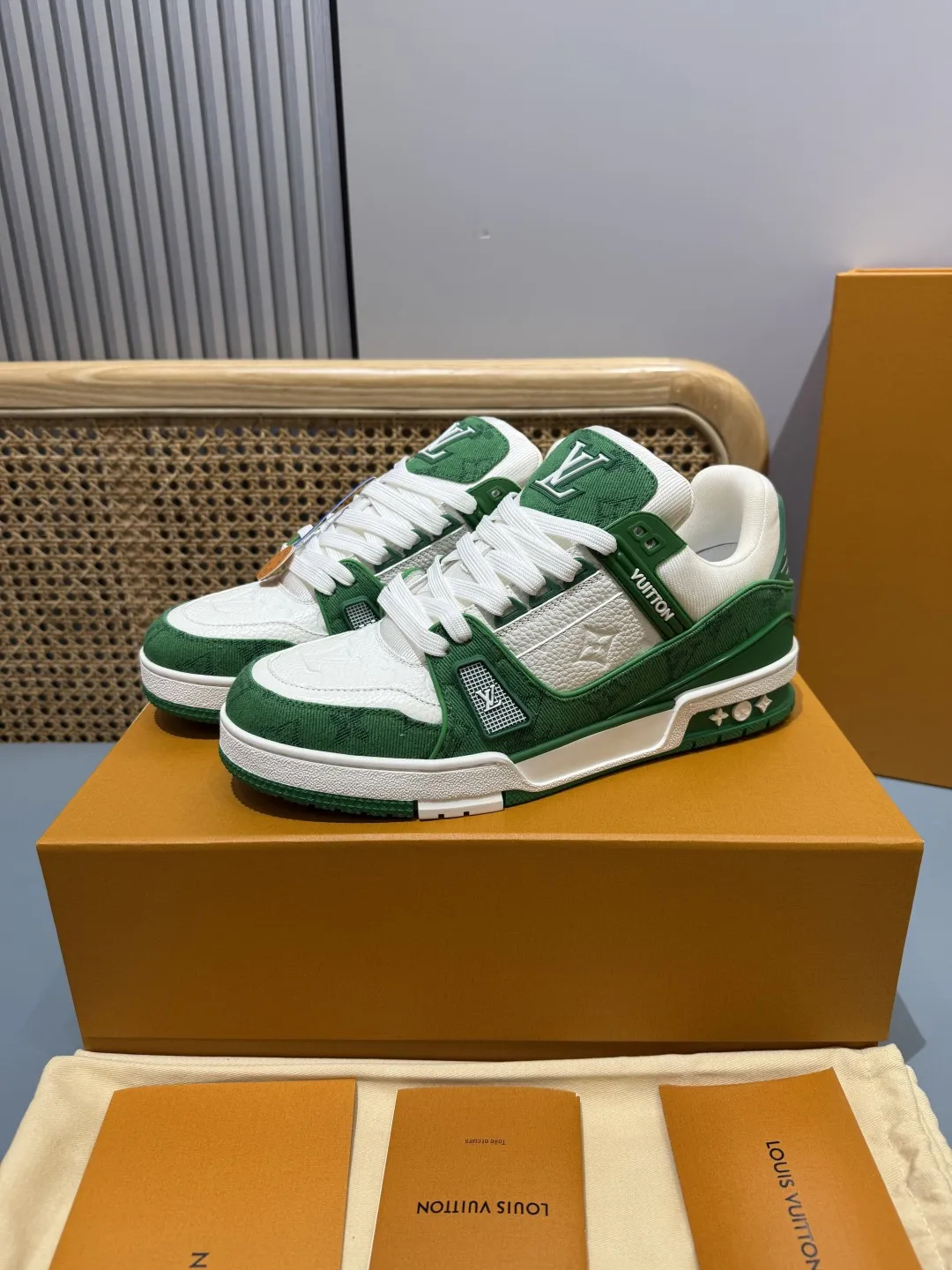 Trendsetting Louis Vuitton Trainer Green Leather Sneakers –  Replica Shoes & Louis Vuitton Fake 397