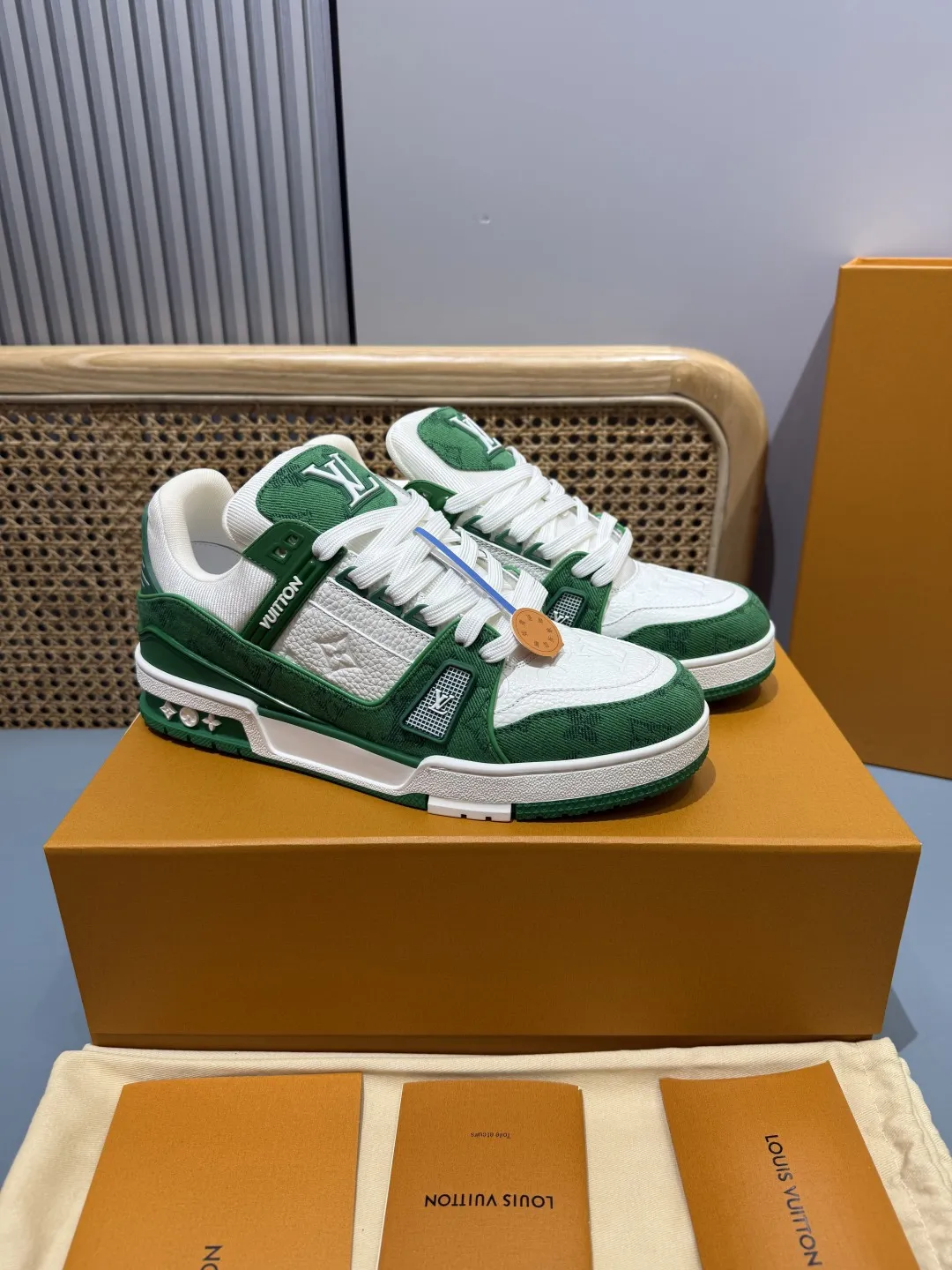 Trendsetting Louis Vuitton Trainer Green Leather Sneakers –  Replica Shoes & Louis Vuitton Fake 397