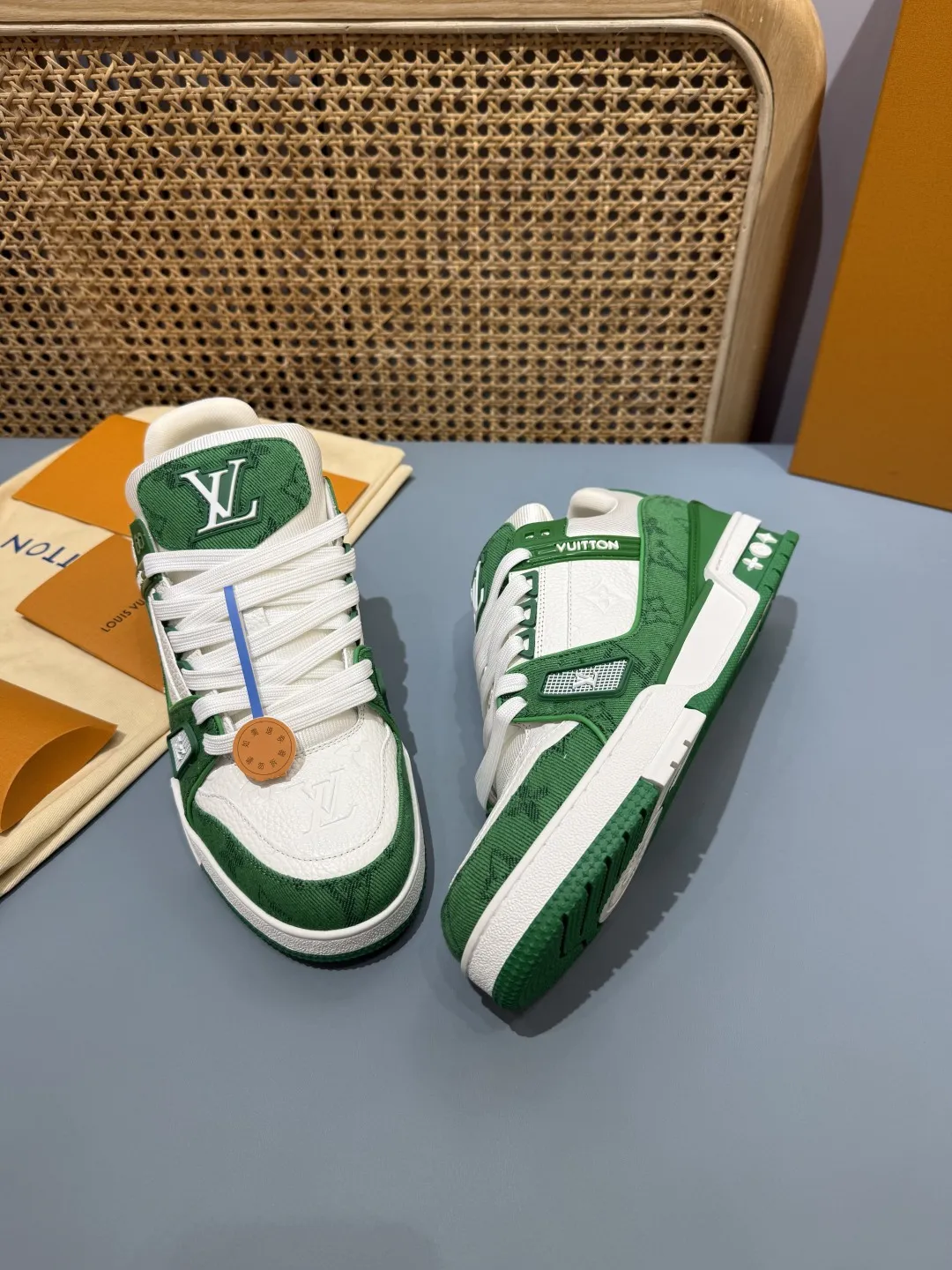 Trendsetting Louis Vuitton Trainer Green Leather Sneakers –  Replica Shoes & Louis Vuitton Fake 397
