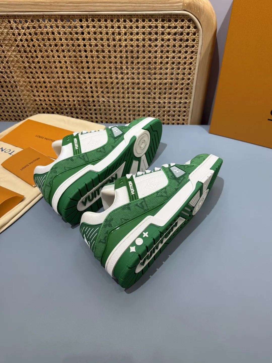 Trendsetting Louis Vuitton Trainer Green Leather Sneakers –  Replica Shoes & Louis Vuitton Fake 397