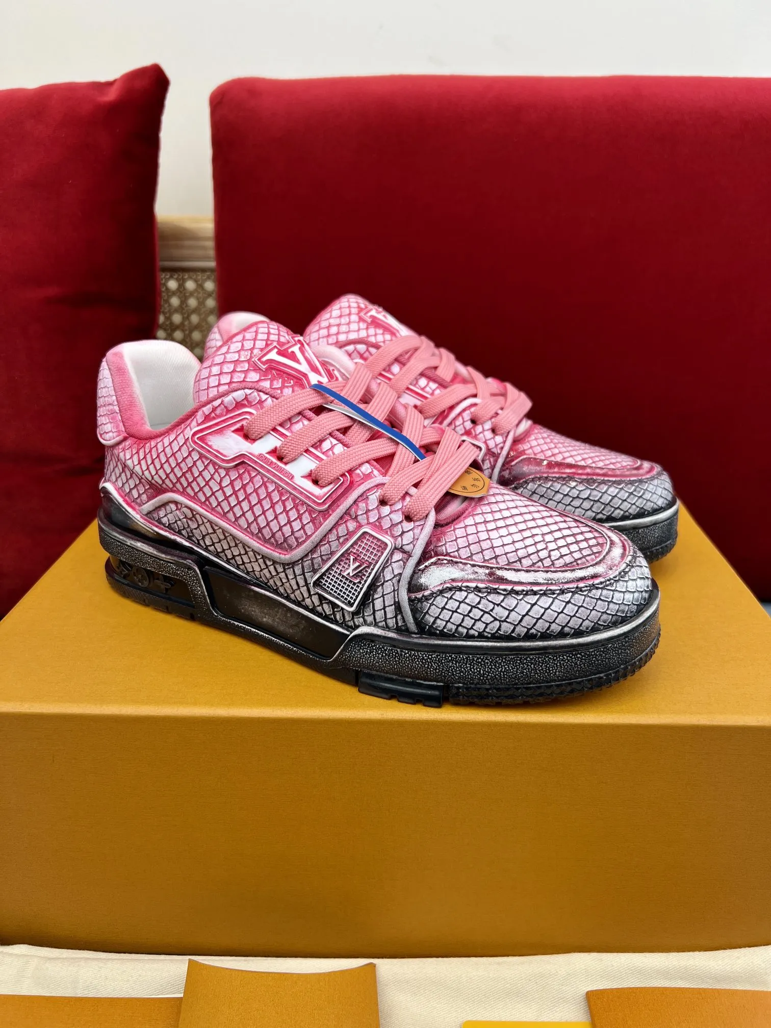 FashionForward Louis Vuitton Trainer L2024 Pink Chameleon – Rep Shoes & Louis Vuitton Fake 317