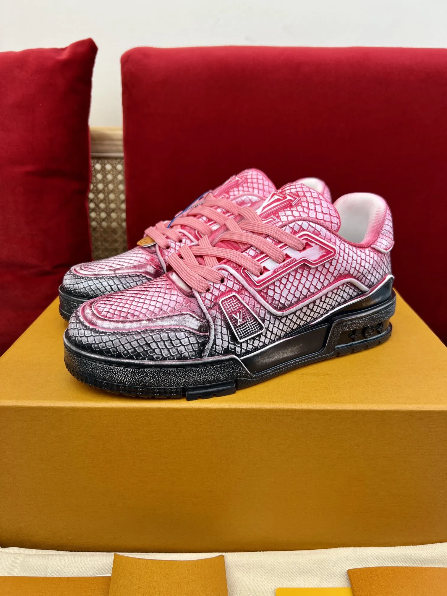 FashionForward Louis Vuitton Trainer L2024 Pink Chameleon – Rep Shoes & Louis Vuitton Fake 317