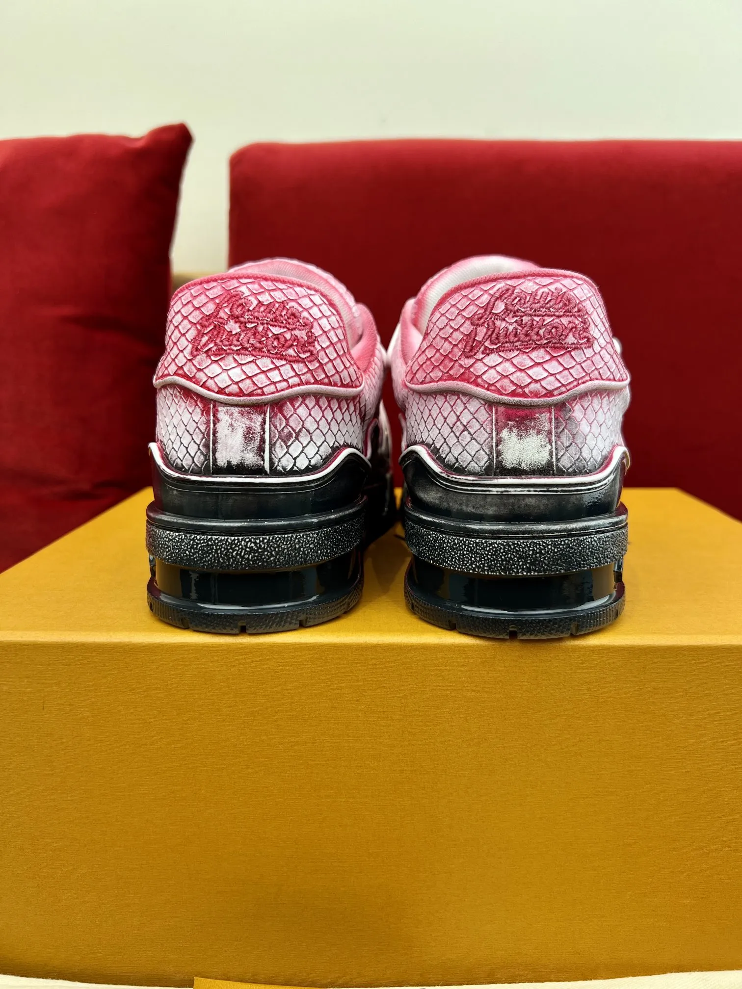 FashionForward Louis Vuitton Trainer L2024 Pink Chameleon – Rep Shoes & Louis Vuitton Fake 317