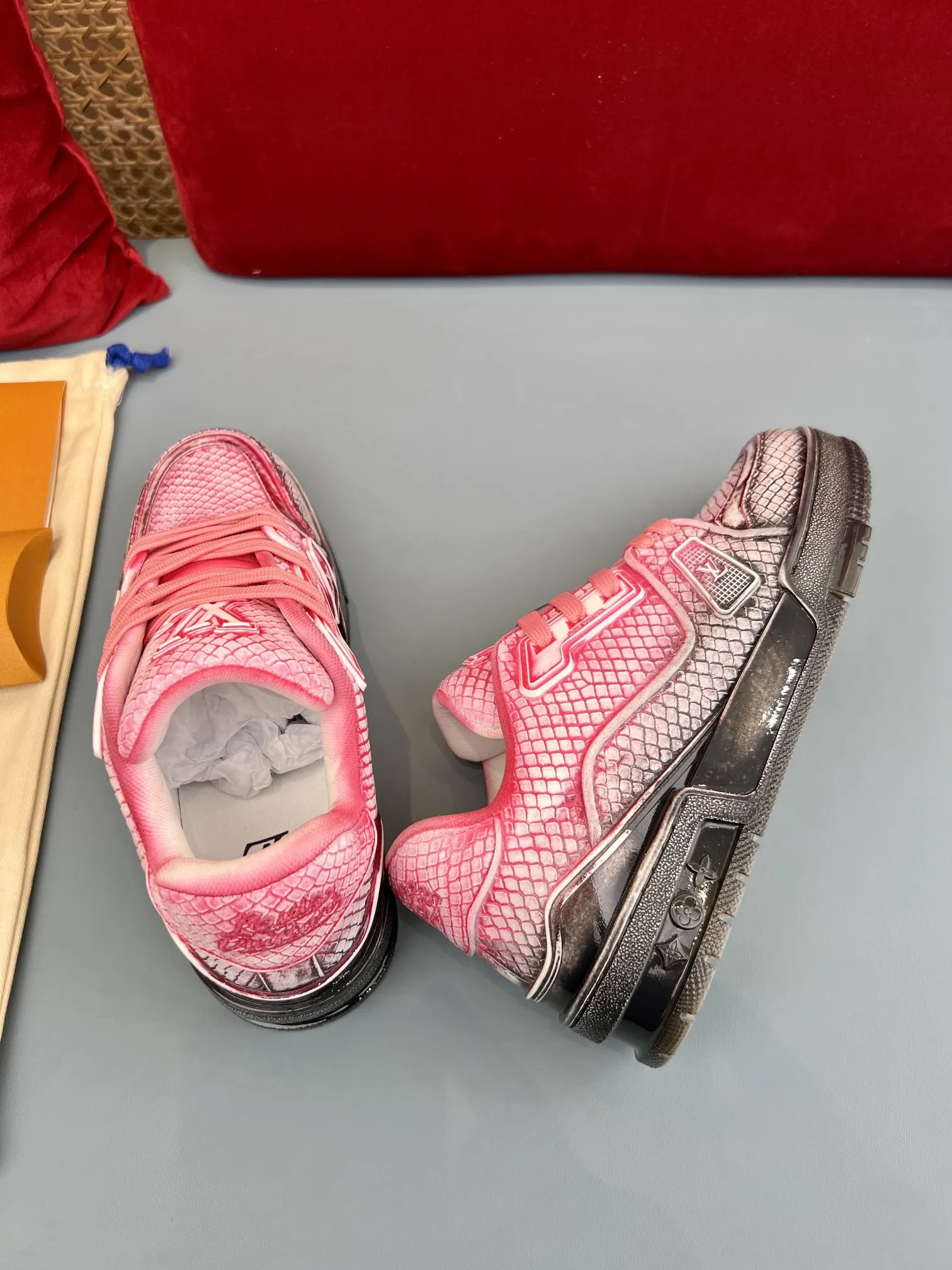 FashionForward Louis Vuitton Trainer L2024 Pink Chameleon – Rep Shoes & Louis Vuitton Fake 317