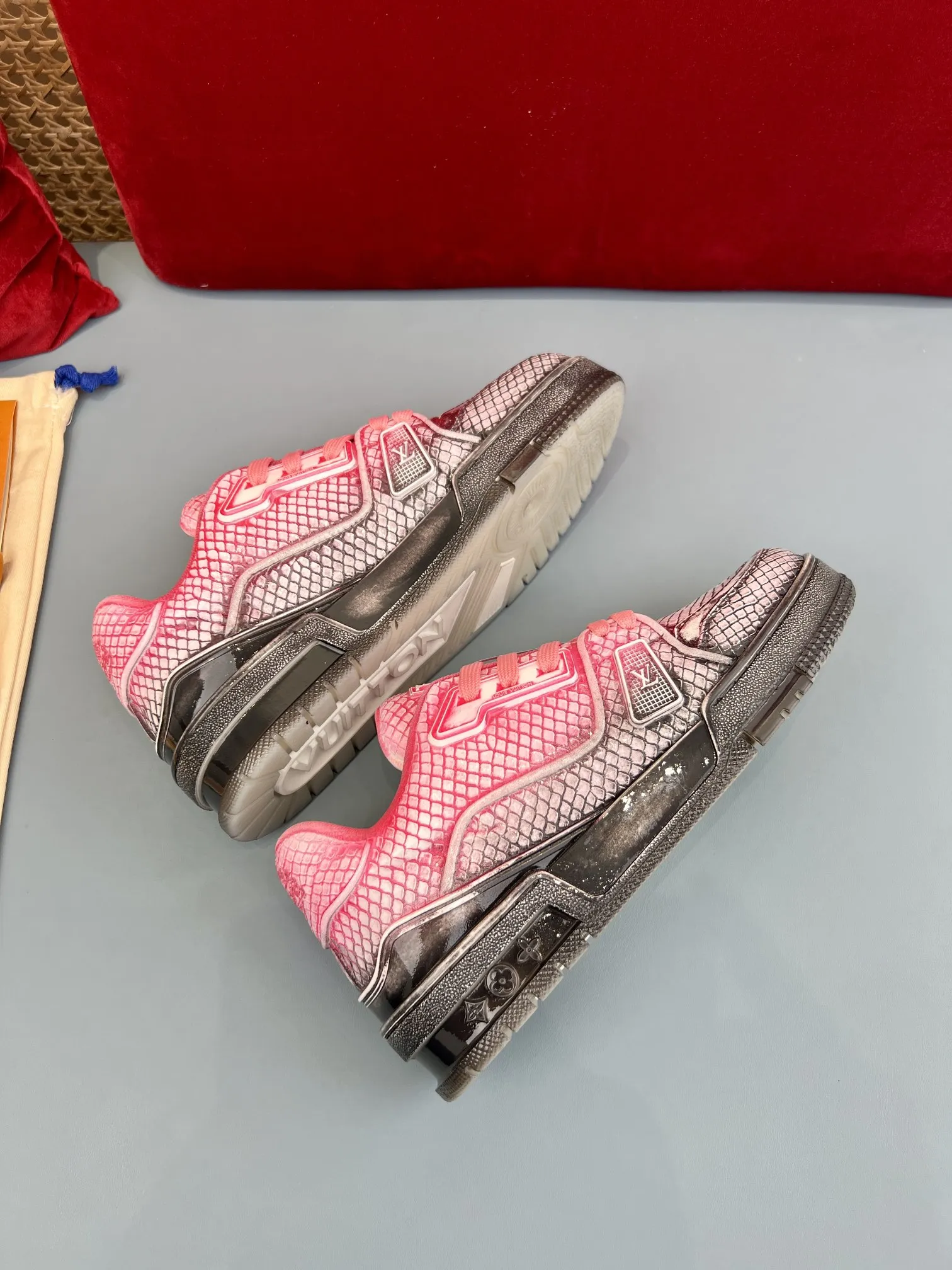 FashionForward Louis Vuitton Trainer L2024 Pink Chameleon – Rep Shoes & Louis Vuitton Fake 317