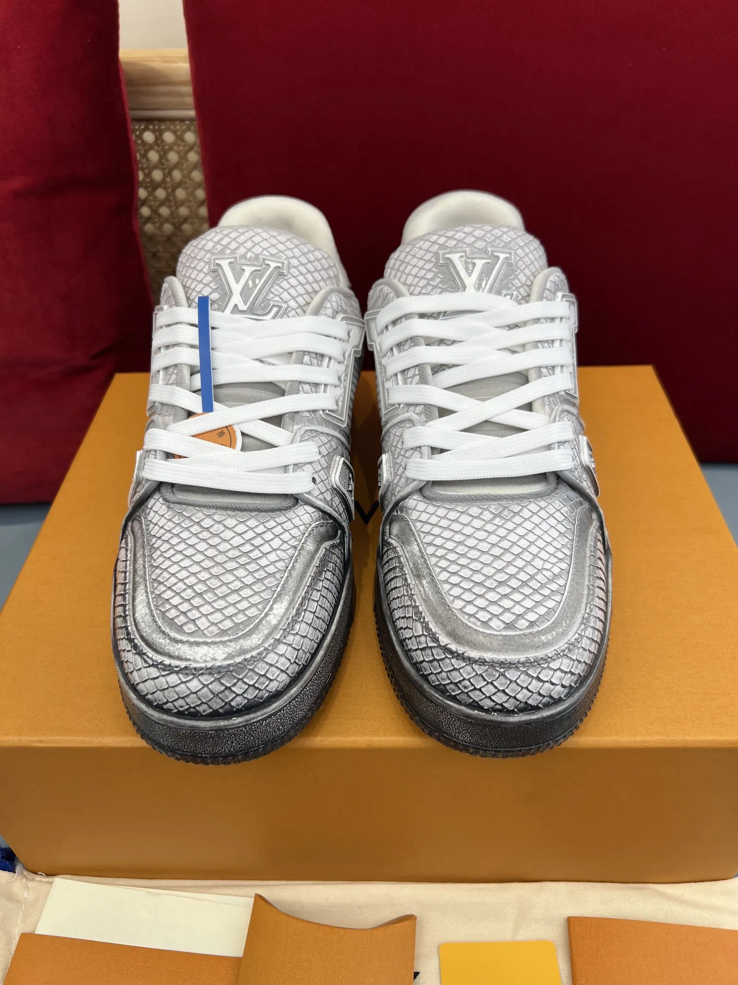 Seasonal Louis Vuitton Trainer L2024 Silver Sneakers – Replica Shoes & Louis Vuitton Replica 322