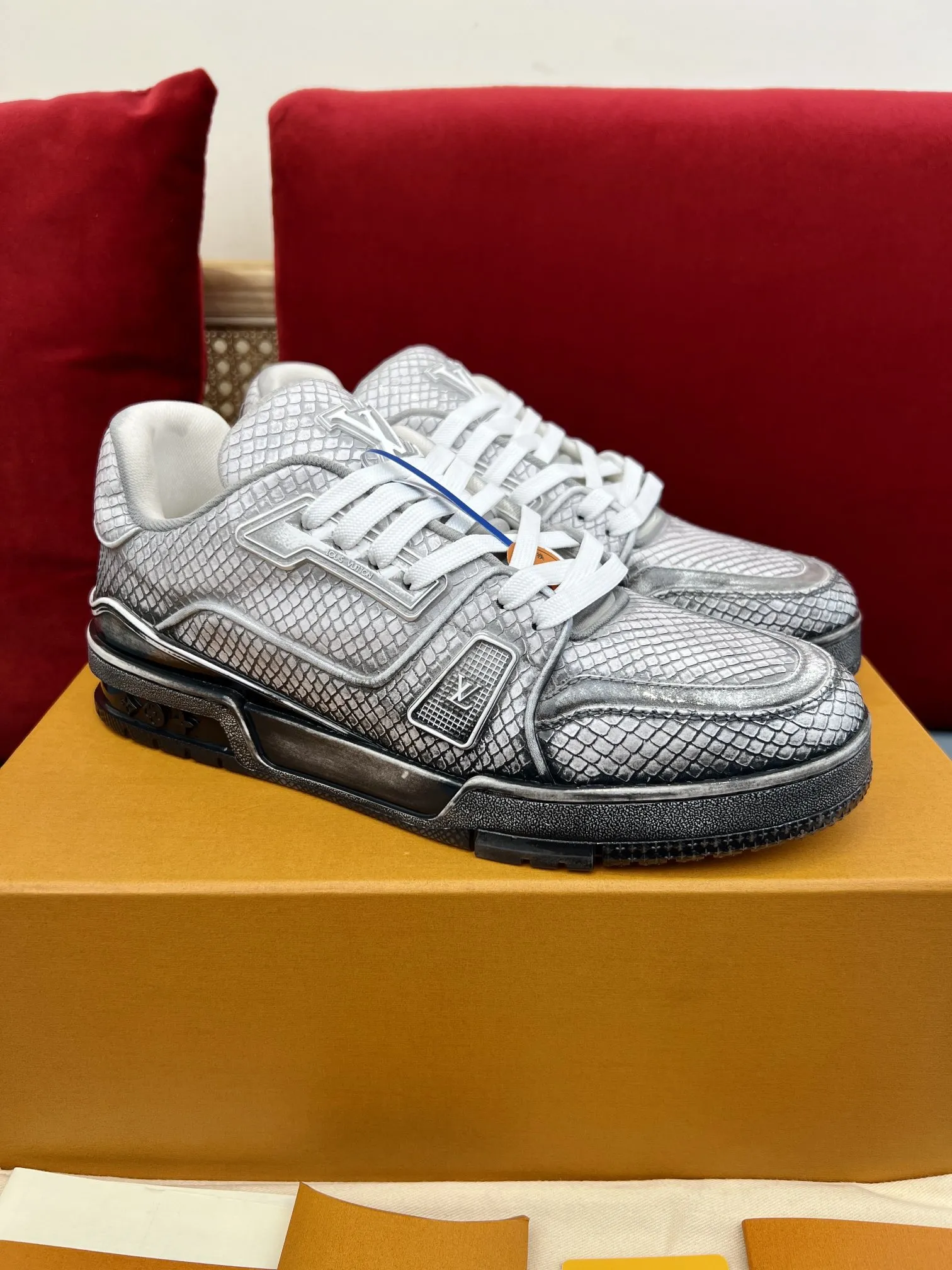Seasonal Louis Vuitton Trainer L2024 Silver Sneakers – Replica Shoes & Louis Vuitton Replica 322