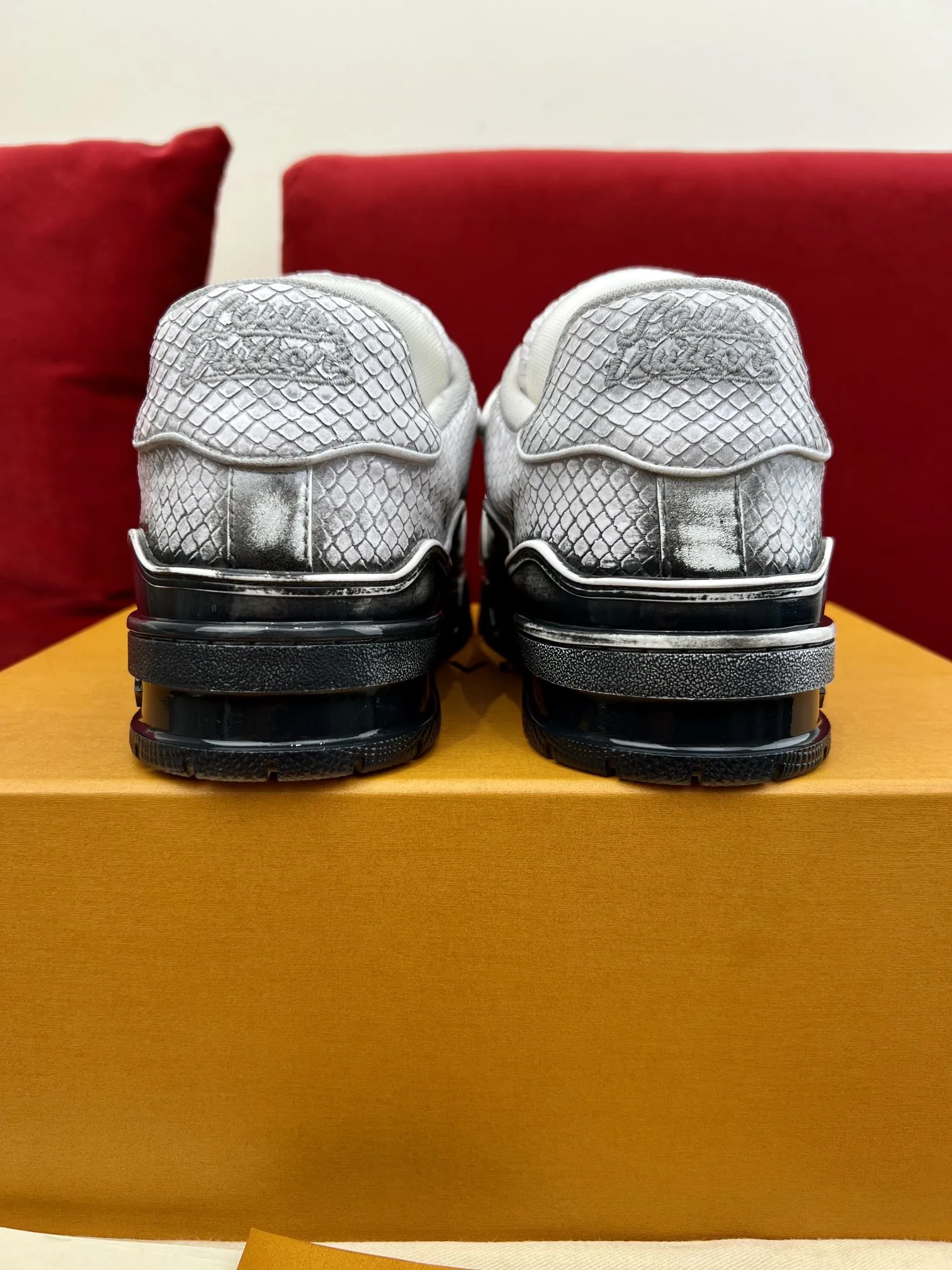 Seasonal Louis Vuitton Trainer L2024 Silver Sneakers – Replica Shoes & Louis Vuitton Replica 322
