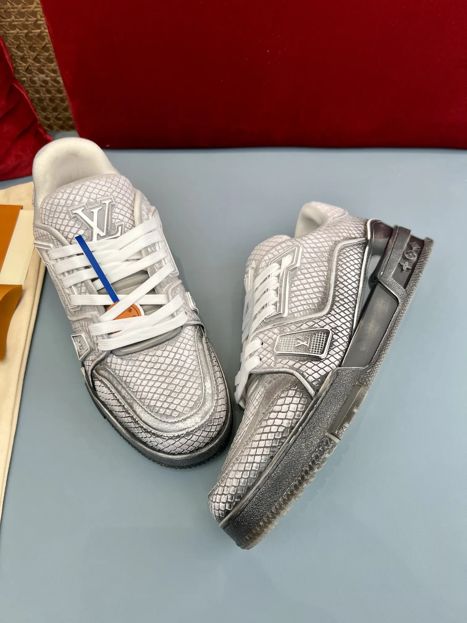 Seasonal Louis Vuitton Trainer L2024 Silver Sneakers – Replica Shoes & Louis Vuitton Replica 322