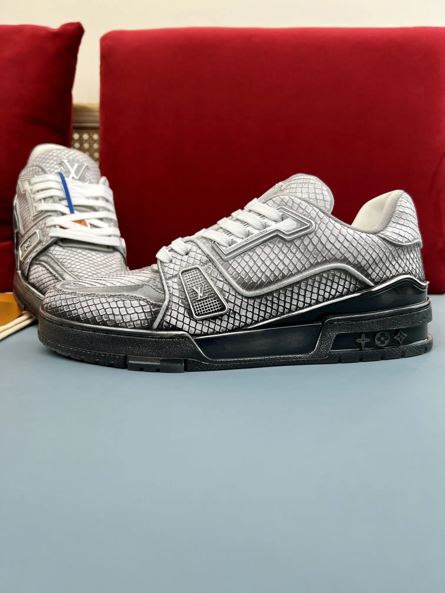 Seasonal Louis Vuitton Trainer L2024 Silver Sneakers – Replica Shoes & Louis Vuitton Replica 322