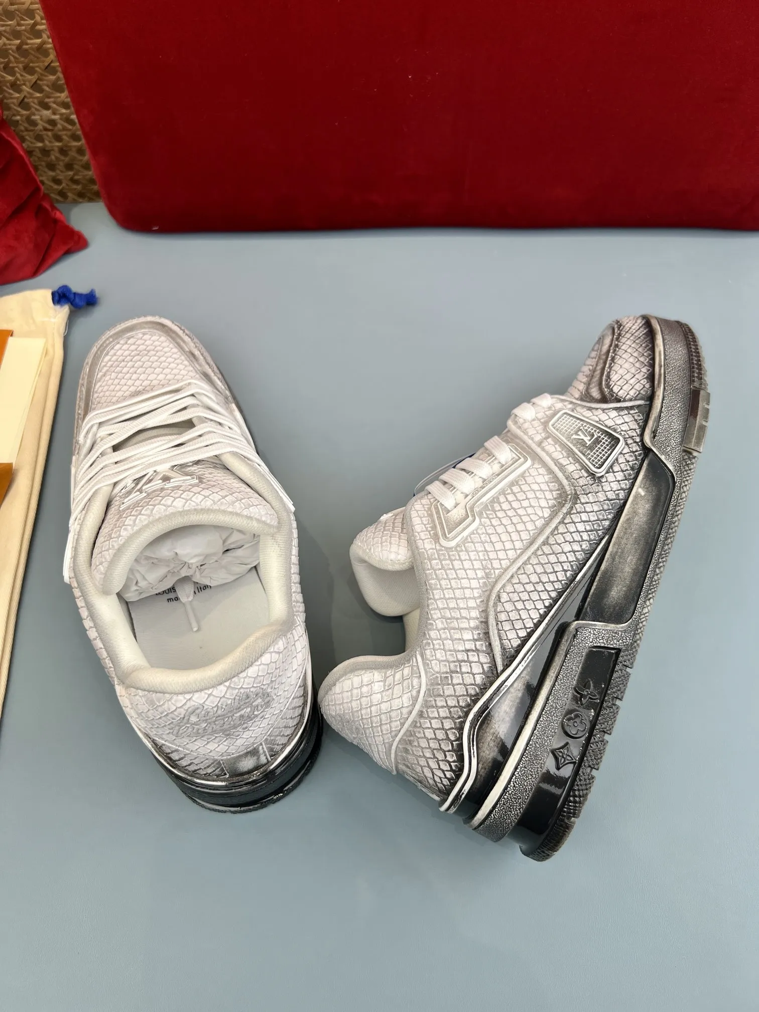 Seasonal Louis Vuitton Trainer L2024 Silver Sneakers – Replica Shoes & Louis Vuitton Replica 322
