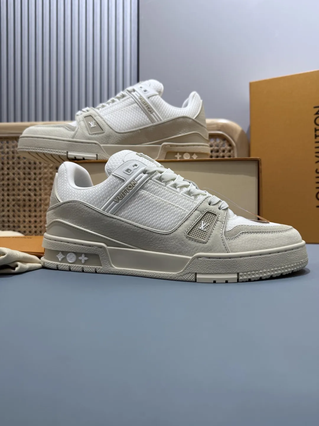 SmartChoice Louis Vuitton Trainer Limited White Beige Replica Sneakers 404