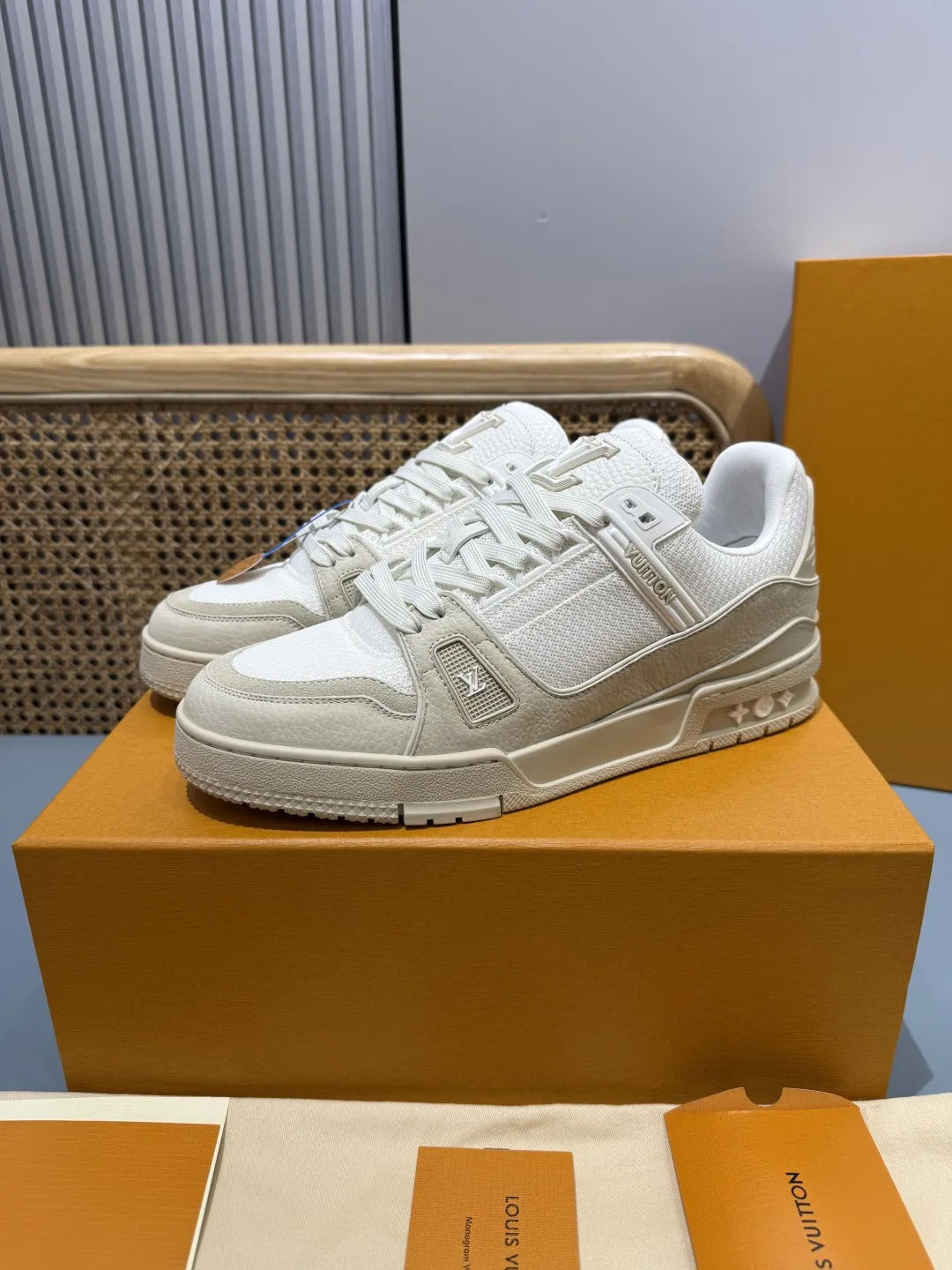 SmartChoice Louis Vuitton Trainer Limited White Beige Replica Sneakers 404