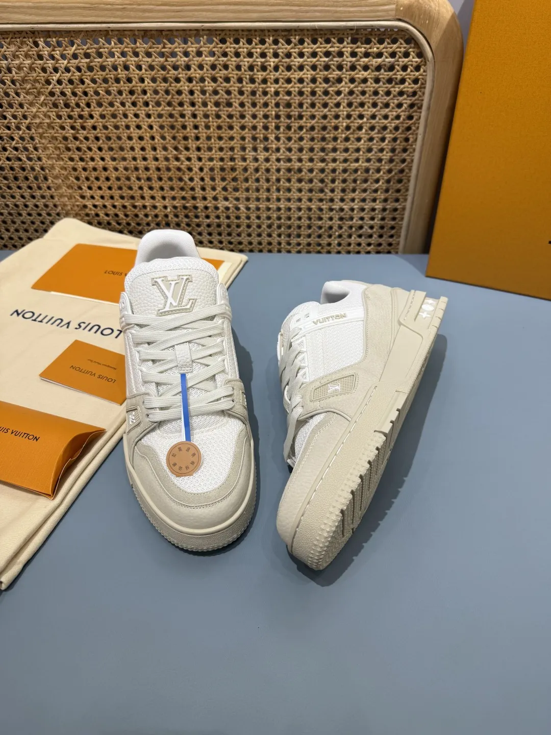 SmartChoice Louis Vuitton Trainer Limited White Beige Replica Sneakers 404