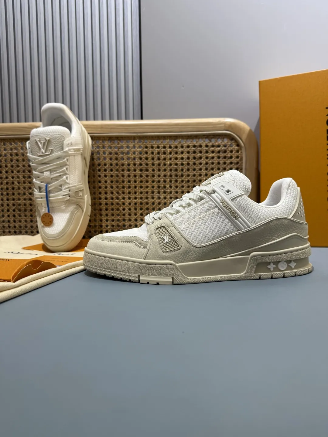 SmartChoice Louis Vuitton Trainer Limited White Beige Replica Sneakers 404