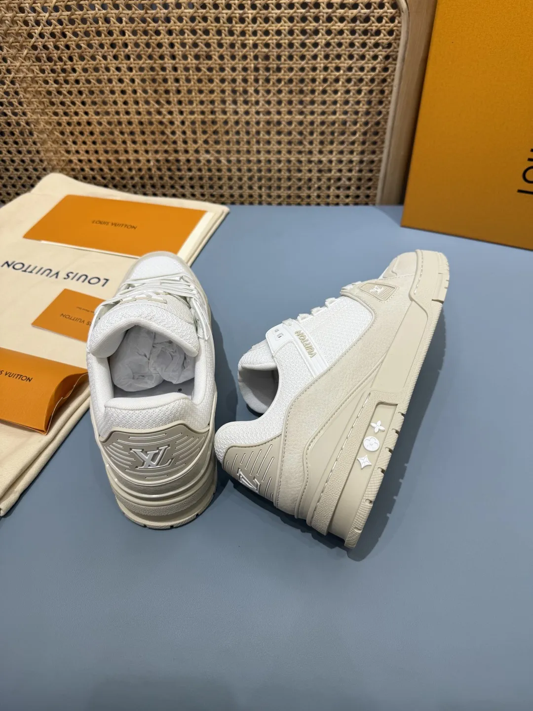 SmartChoice Louis Vuitton Trainer Limited White Beige Replica Sneakers 404