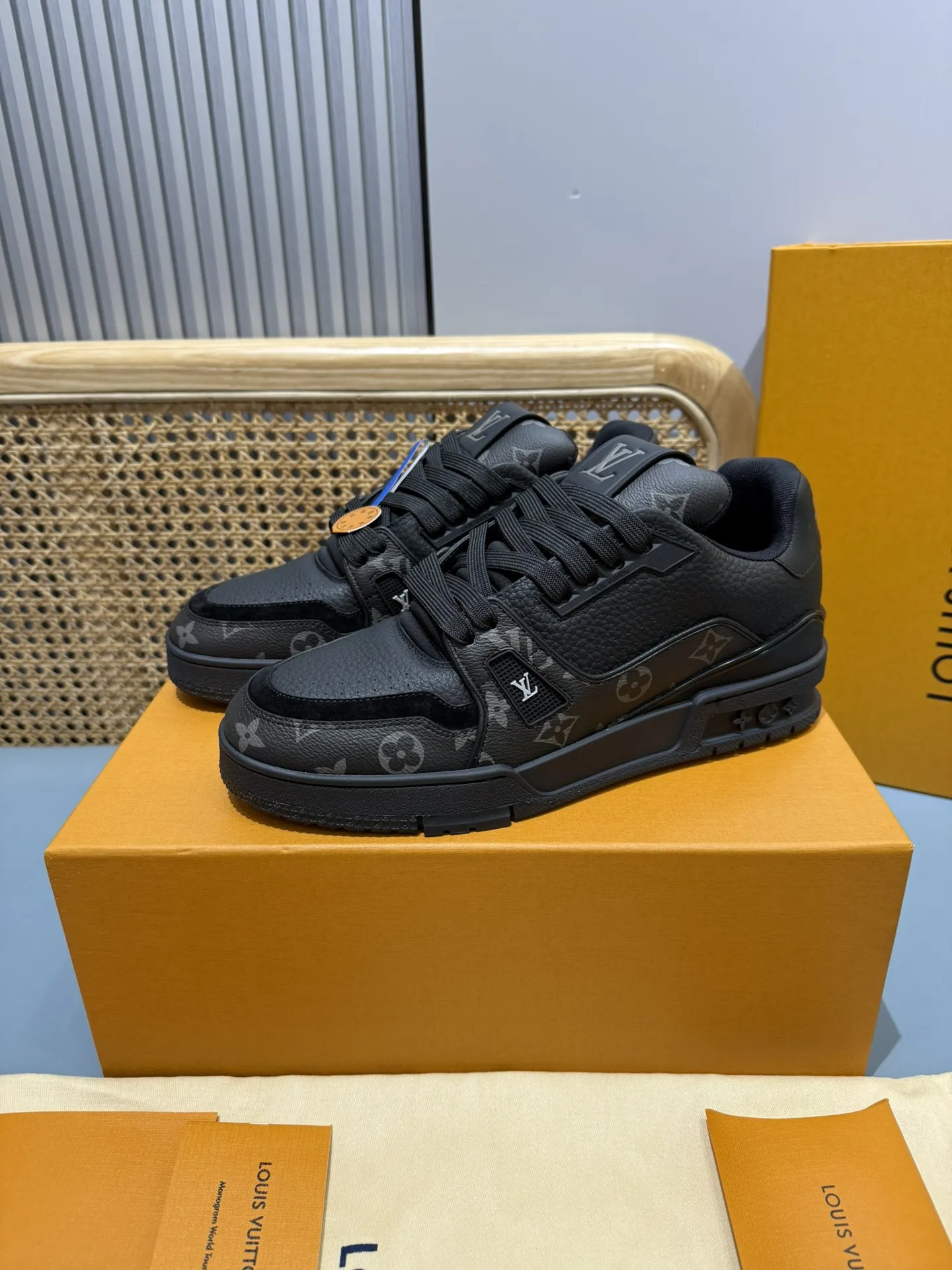 FastDry Louis Vuitton Trainer Monogram Black Sneakers – Replica Louis Vuitton Edition with Rep Shoes Style 422