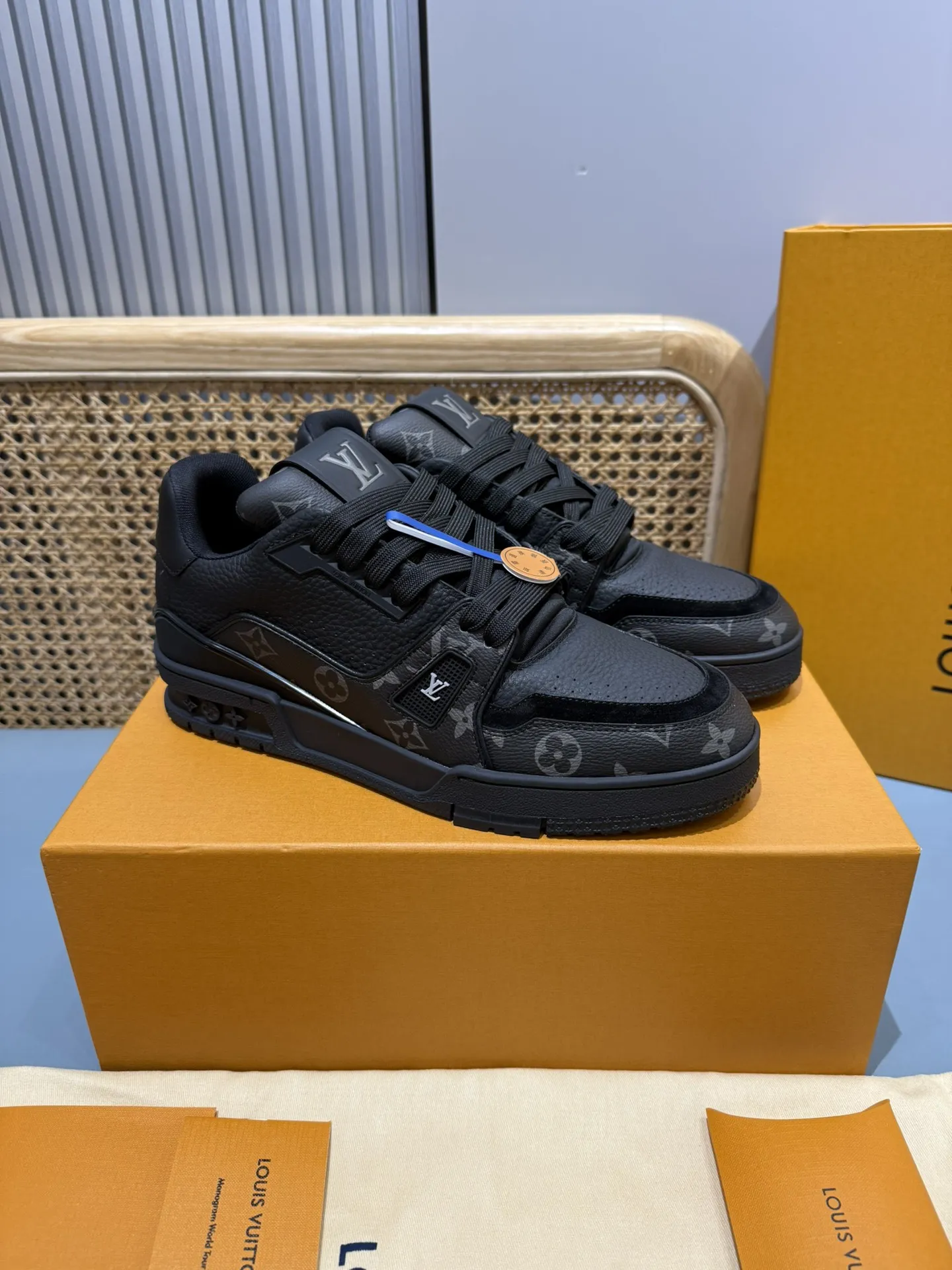 FastDry Louis Vuitton Trainer Monogram Black Sneakers – Replica Louis Vuitton Edition with Rep Shoes Style 422