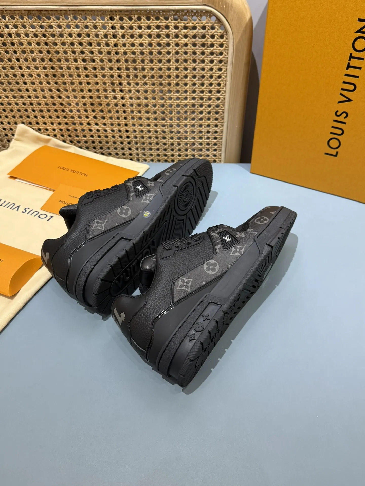 FastDry Louis Vuitton Trainer Monogram Black Sneakers – Replica Louis Vuitton Edition with Rep Shoes Style 422