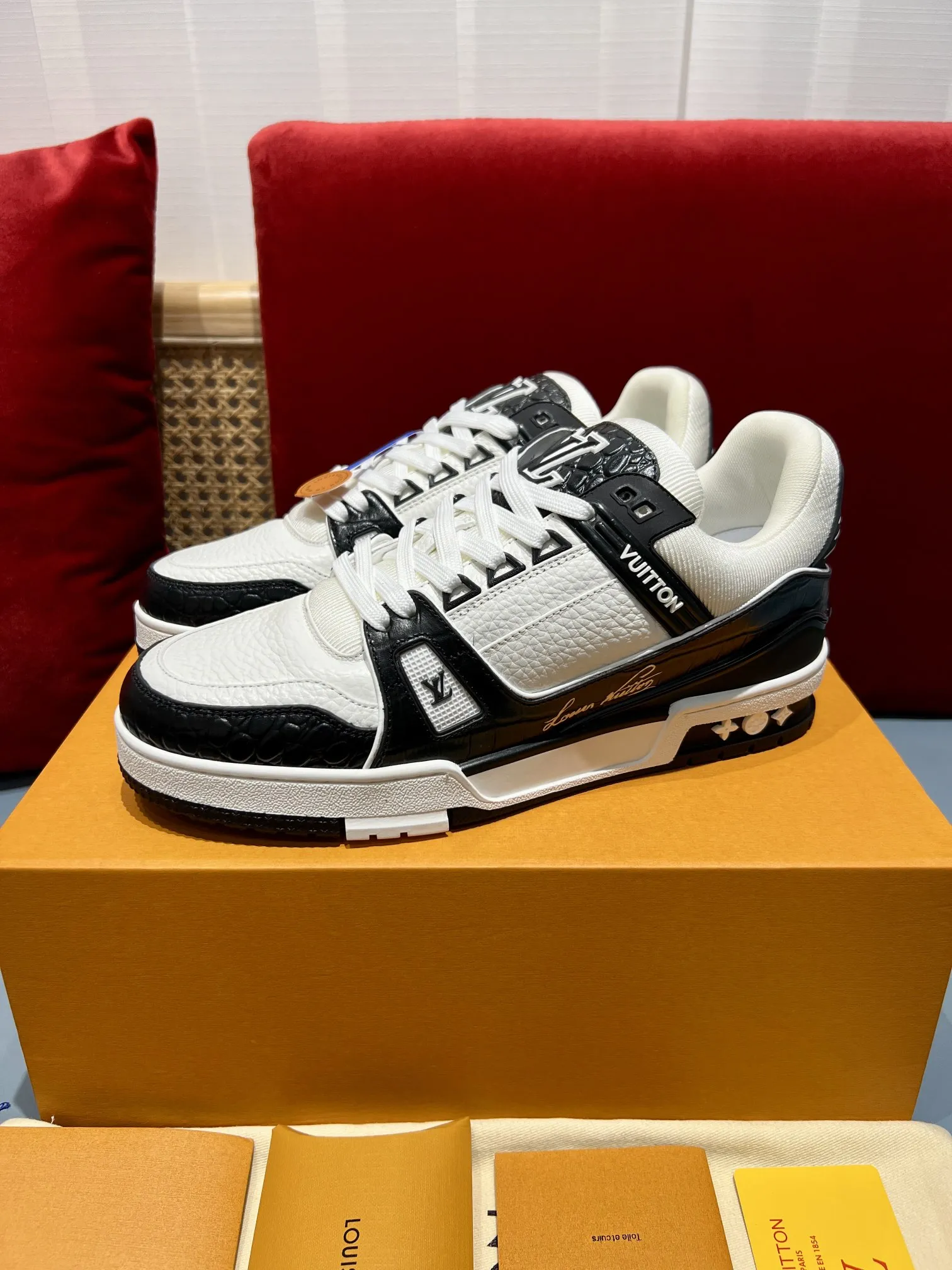 Louis Vuitton Trainer Monogram Black White Replica Shoes –  Rep Sneakers BestValue 363