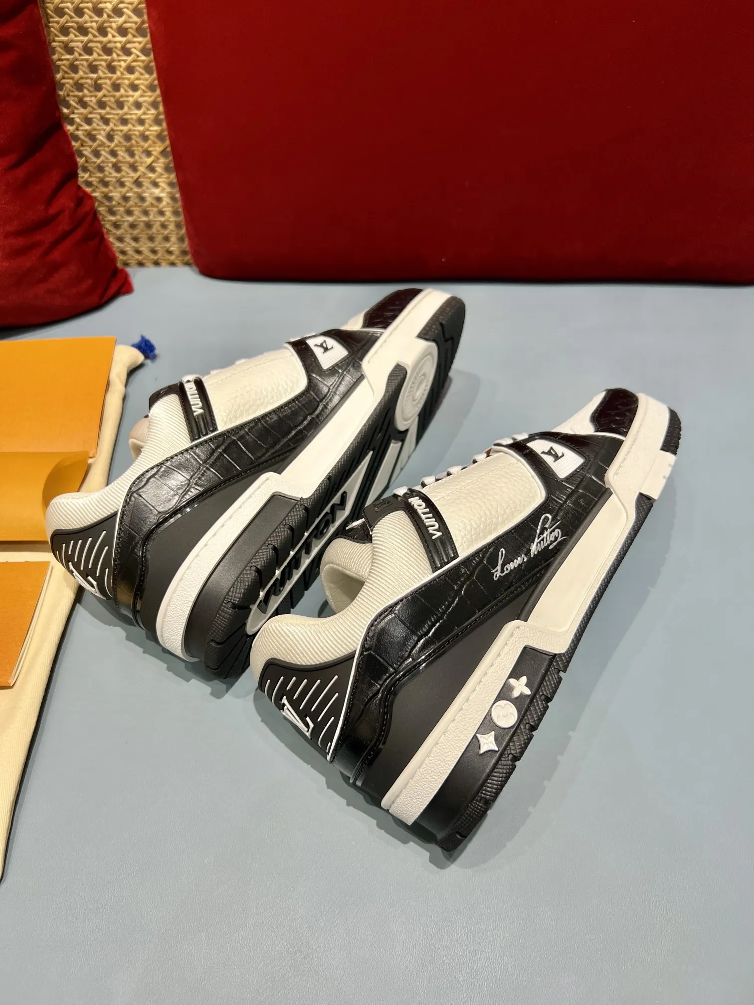 Louis Vuitton Trainer Monogram Black White Replica Shoes –  Rep Sneakers BestValue 363