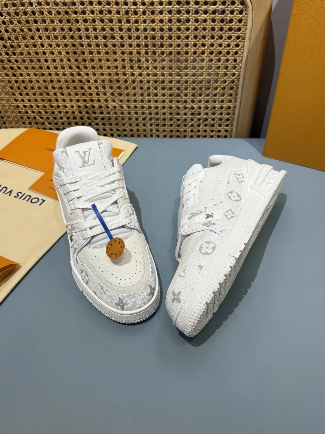 Popular Louis Vuitton Trainer Monogram White Replica Shoes with Rep Sneakers Style 427