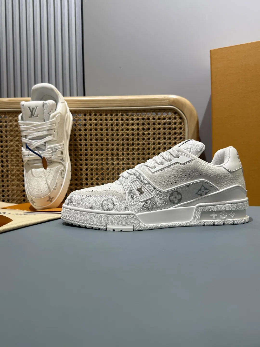 Popular Louis Vuitton Trainer Monogram White Replica Shoes with Rep Sneakers Style 427