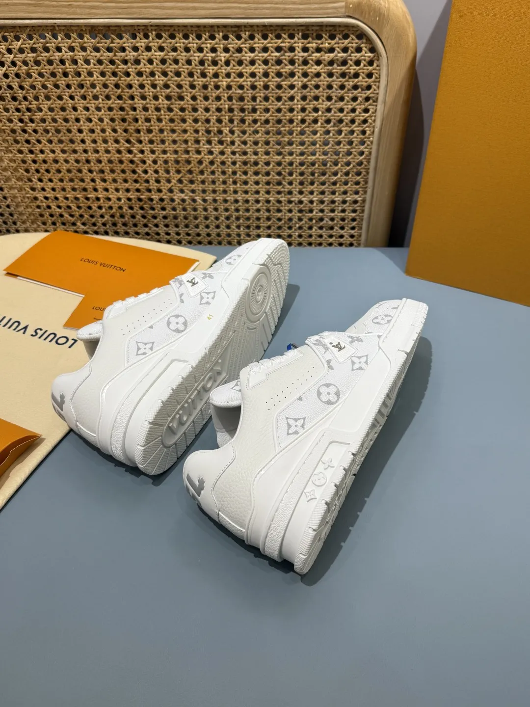 Popular Louis Vuitton Trainer Monogram White Replica Shoes with Rep Sneakers Style 427