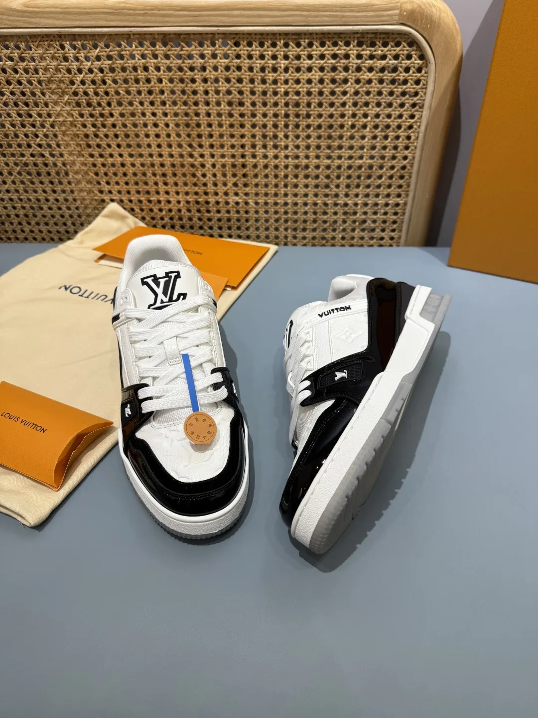 TimelessDesign Louis Vuitton Trainer Patent Leather White Black – Replica Shoes & Louis Vuitton Fake 376