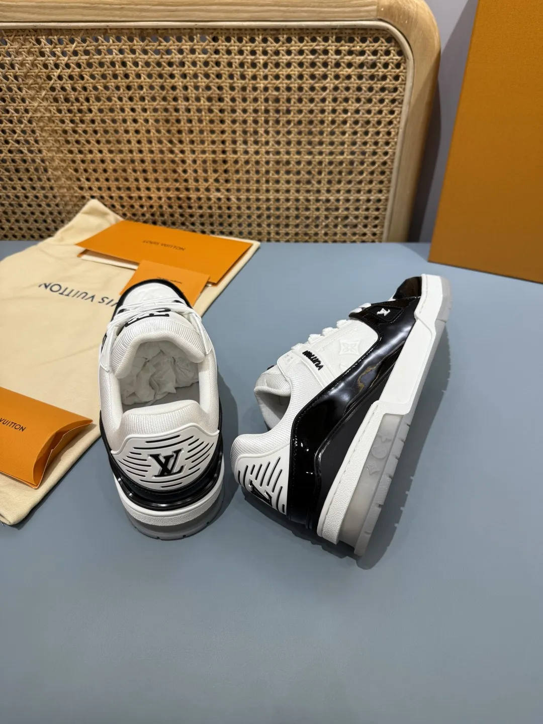 TimelessDesign Louis Vuitton Trainer Patent Leather White Black – Replica Shoes & Louis Vuitton Fake 376