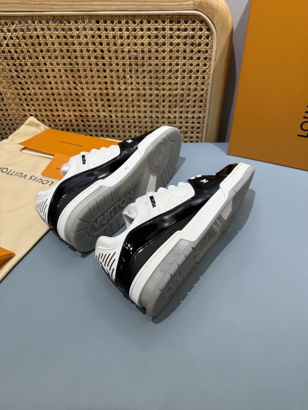 TimelessDesign Louis Vuitton Trainer Patent Leather White Black – Replica Shoes & Louis Vuitton Fake 376