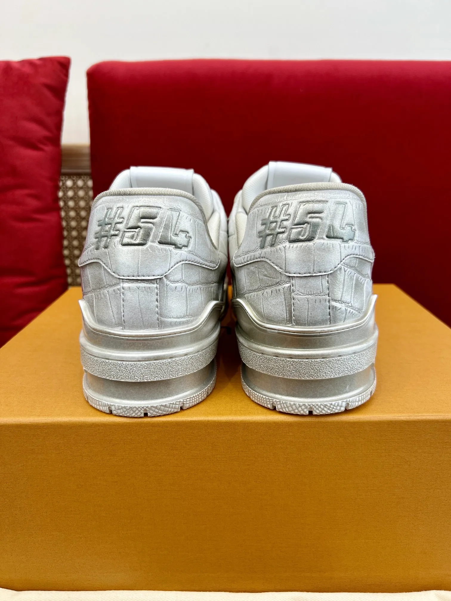 Louis Vuitton Trainer Silver Crocodile Sneakers –  Replica Shoes & Louis Vuitton Fake SmoothTexture 340