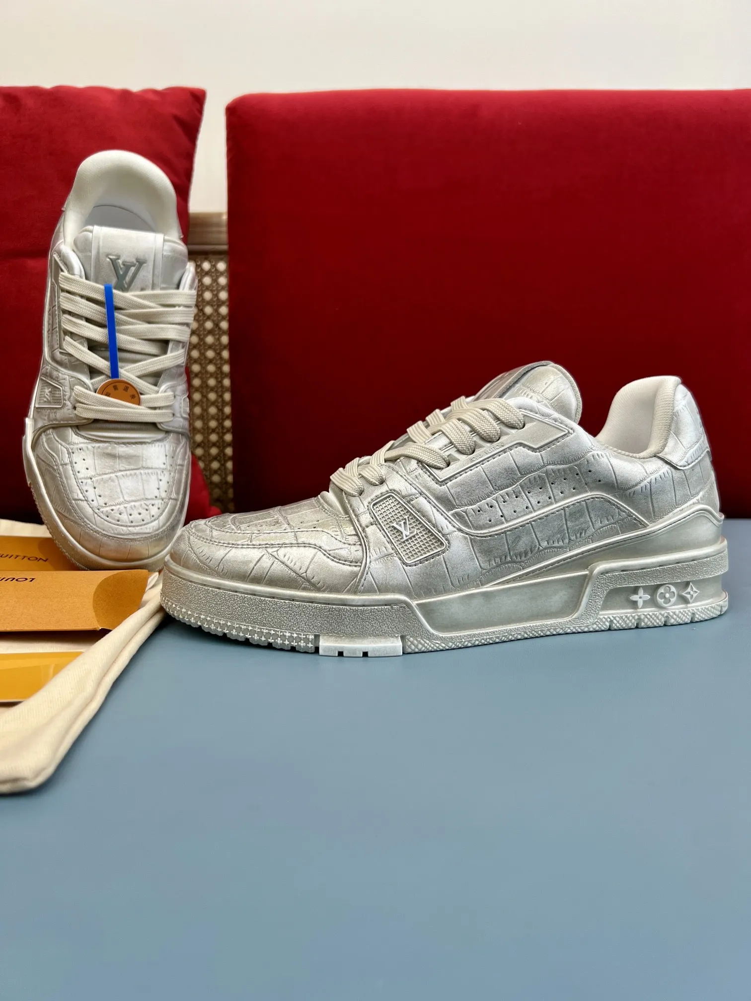 Louis Vuitton Trainer Silver Crocodile Sneakers –  Replica Shoes & Louis Vuitton Fake SmoothTexture 340