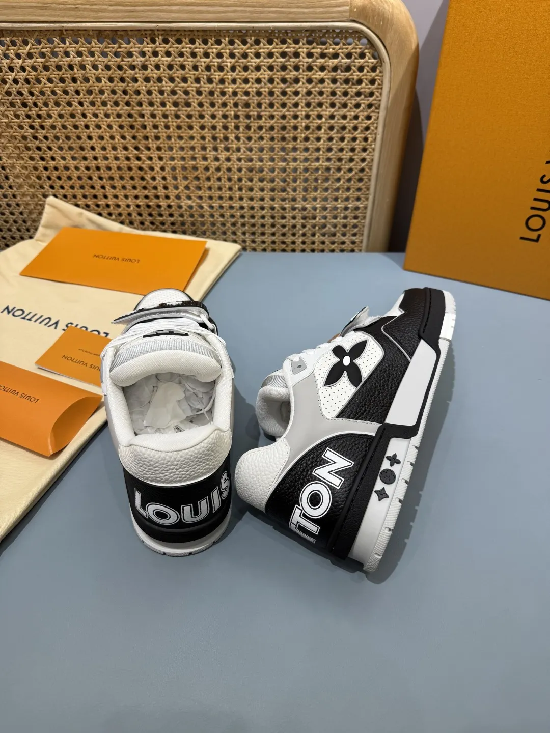 Louis Vuitton Trainer Sneaker Black White – Replica Shoes & Louis Vuitton Fake Collection Sporty 445